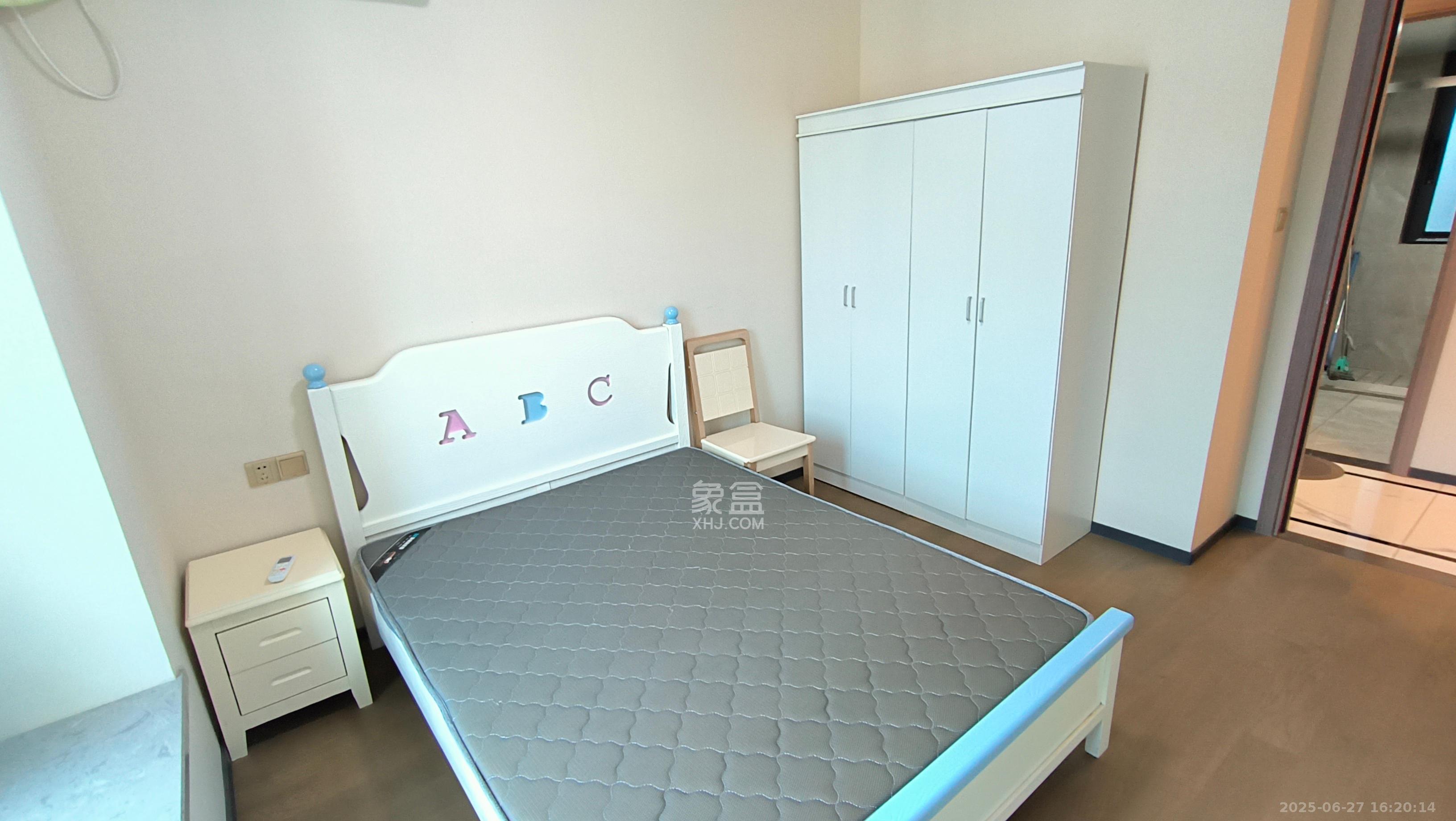 中海阅麓山二期  3室2厅2卫   3500.00元/月室内图