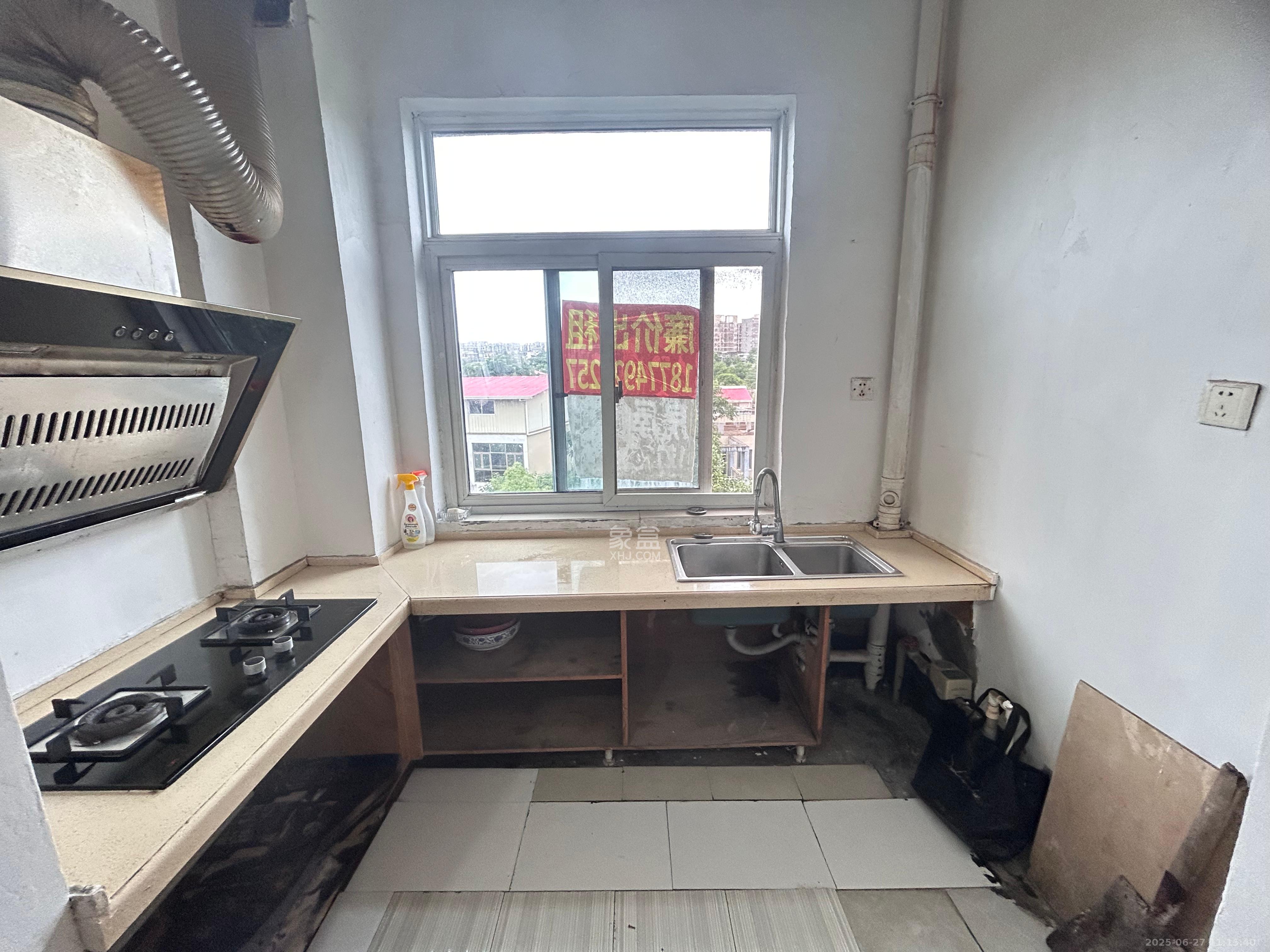 山水湾 3室2厅1卫 1600.0元/月 山水湾 3室2厅1卫 1600.0元/月室内图