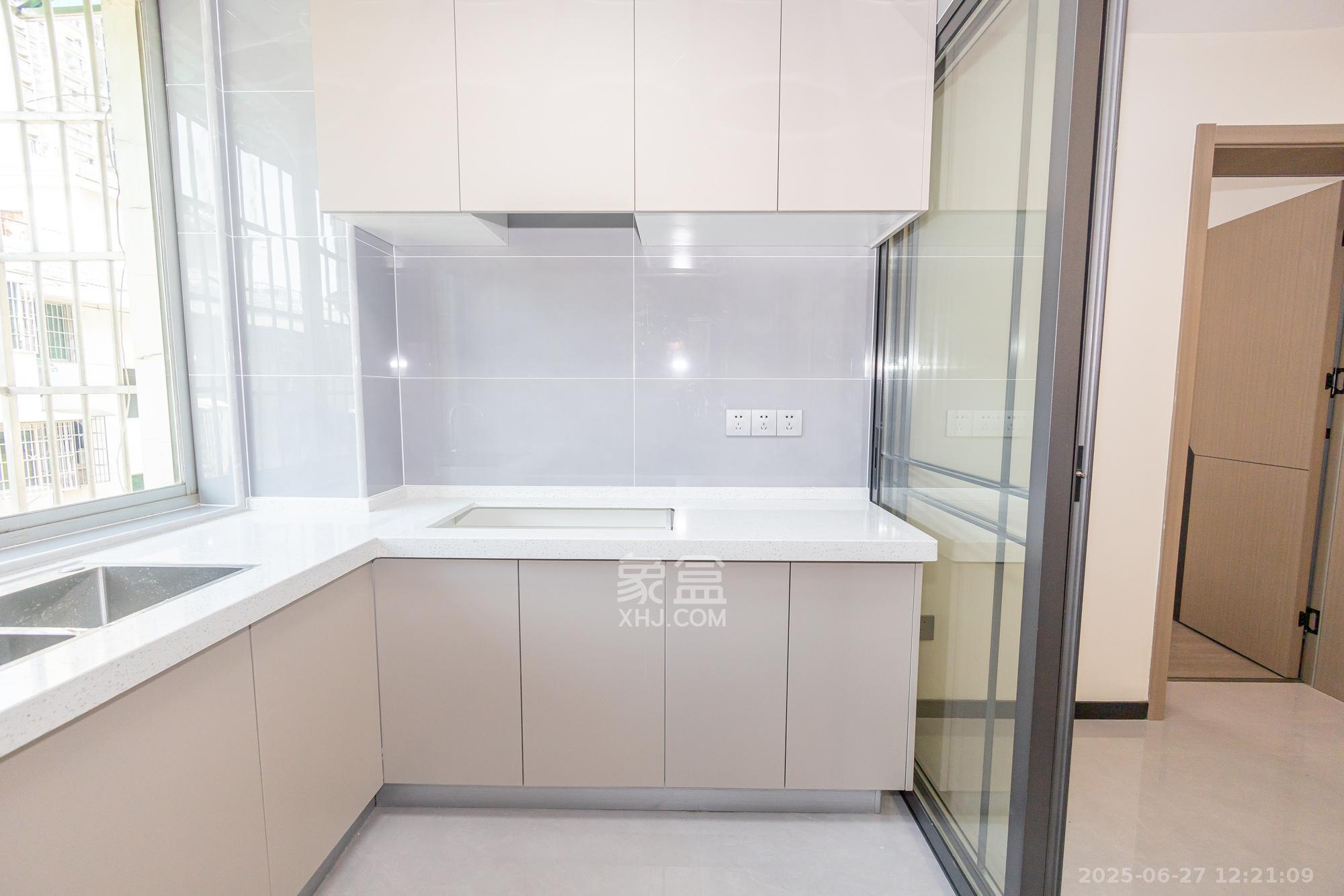 茶叶大市场“山水茗园” 3室2厅2卫 63.8万 茶叶大市场“山水茗园” 3室2厅2卫 63.8万厨房