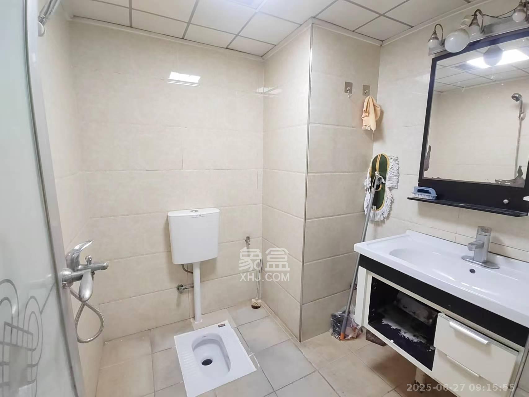 伍家岭生活广场  2室2厅1卫    2200.0元/月 伍家岭生活广场  2室2厅1卫    2200.0元/月室内图