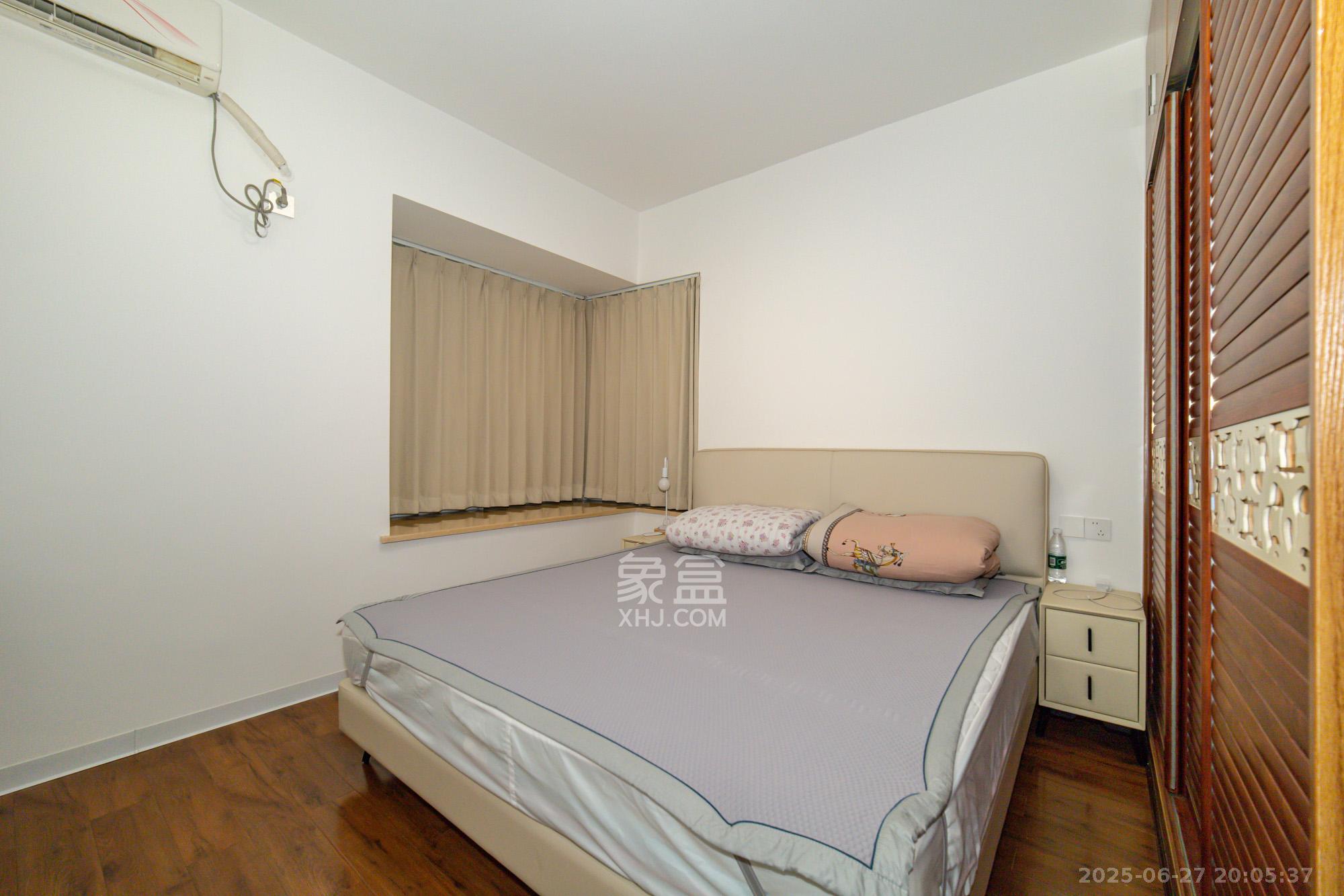 东方航标  2室2厅1卫    59.0万 东方航标  2室2厅1卫    59.0万卧室