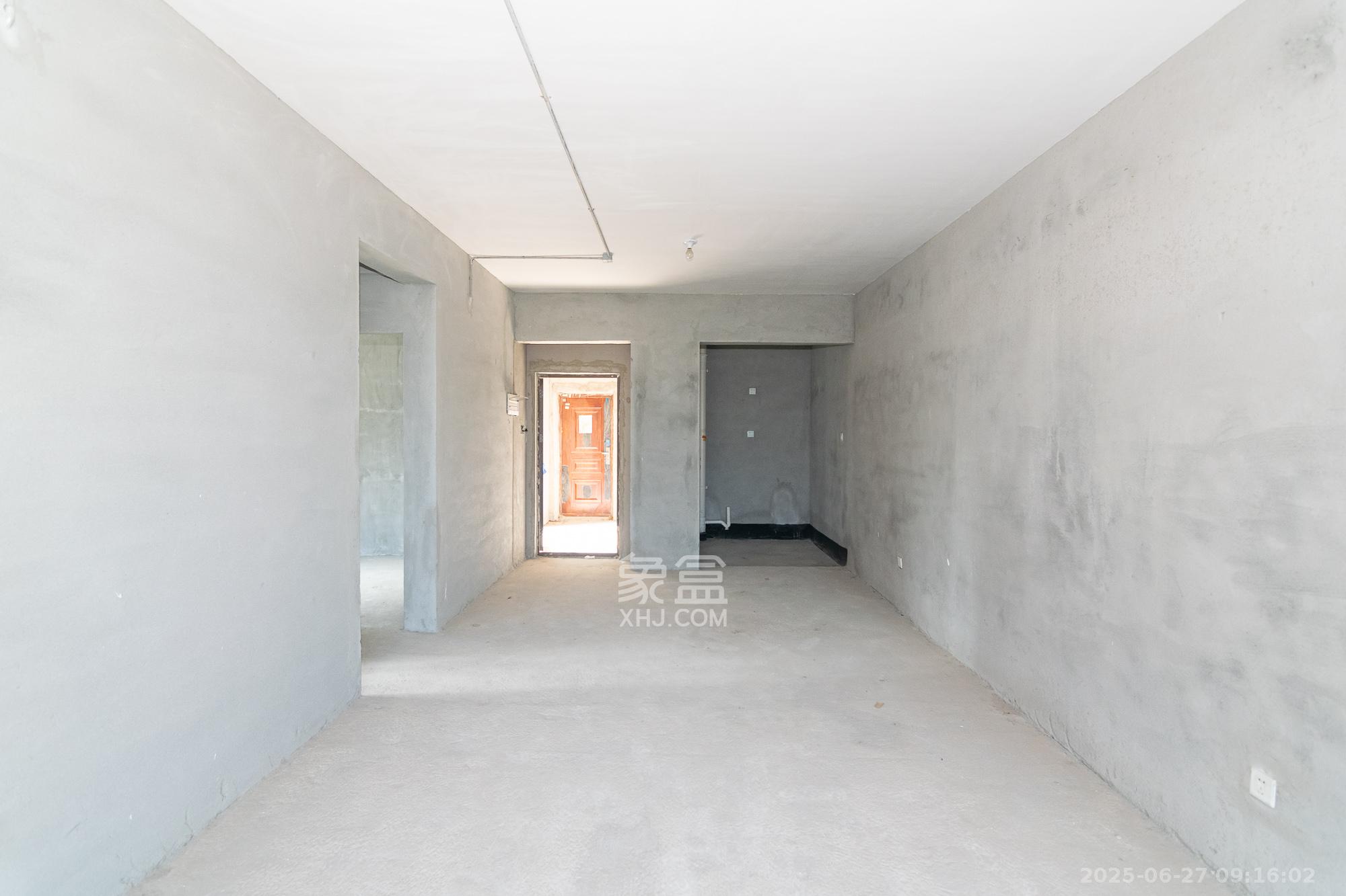 裕田奥莱小镇  2室2厅1卫    45.0万客厅