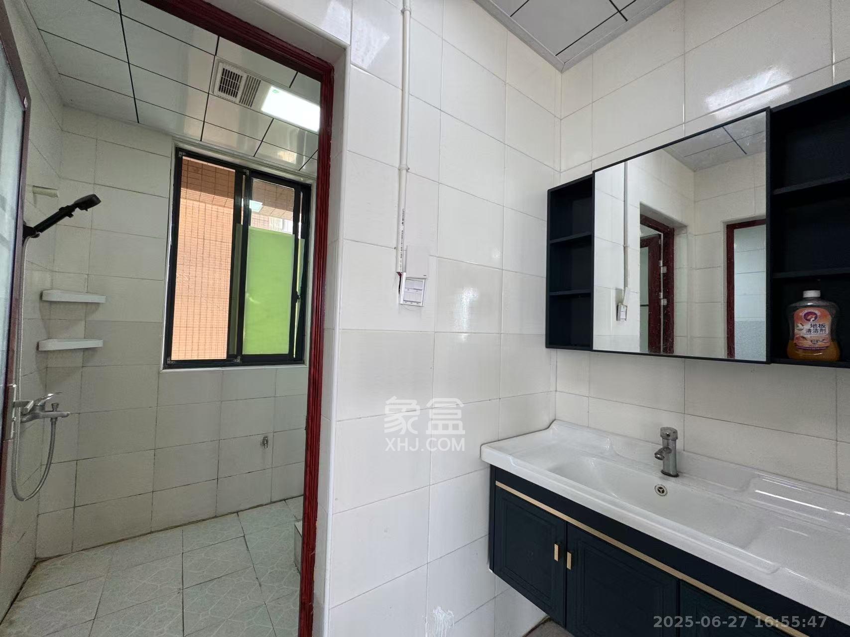 瑞都华庭(华庭美苑) 3室2厅2卫 2500.0元/月 瑞都华庭(华庭美苑) 3室2厅2卫 2500.0元/月室内图