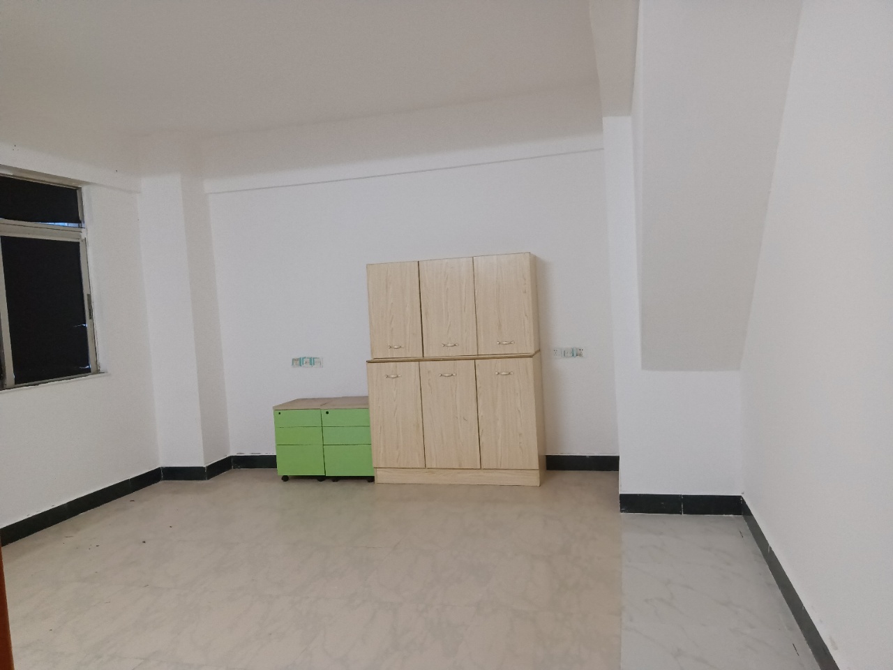 海虹花园 2室1厅1卫 2000.0元/月 海虹花园 2室1厅1卫 2000.0元/月室内图