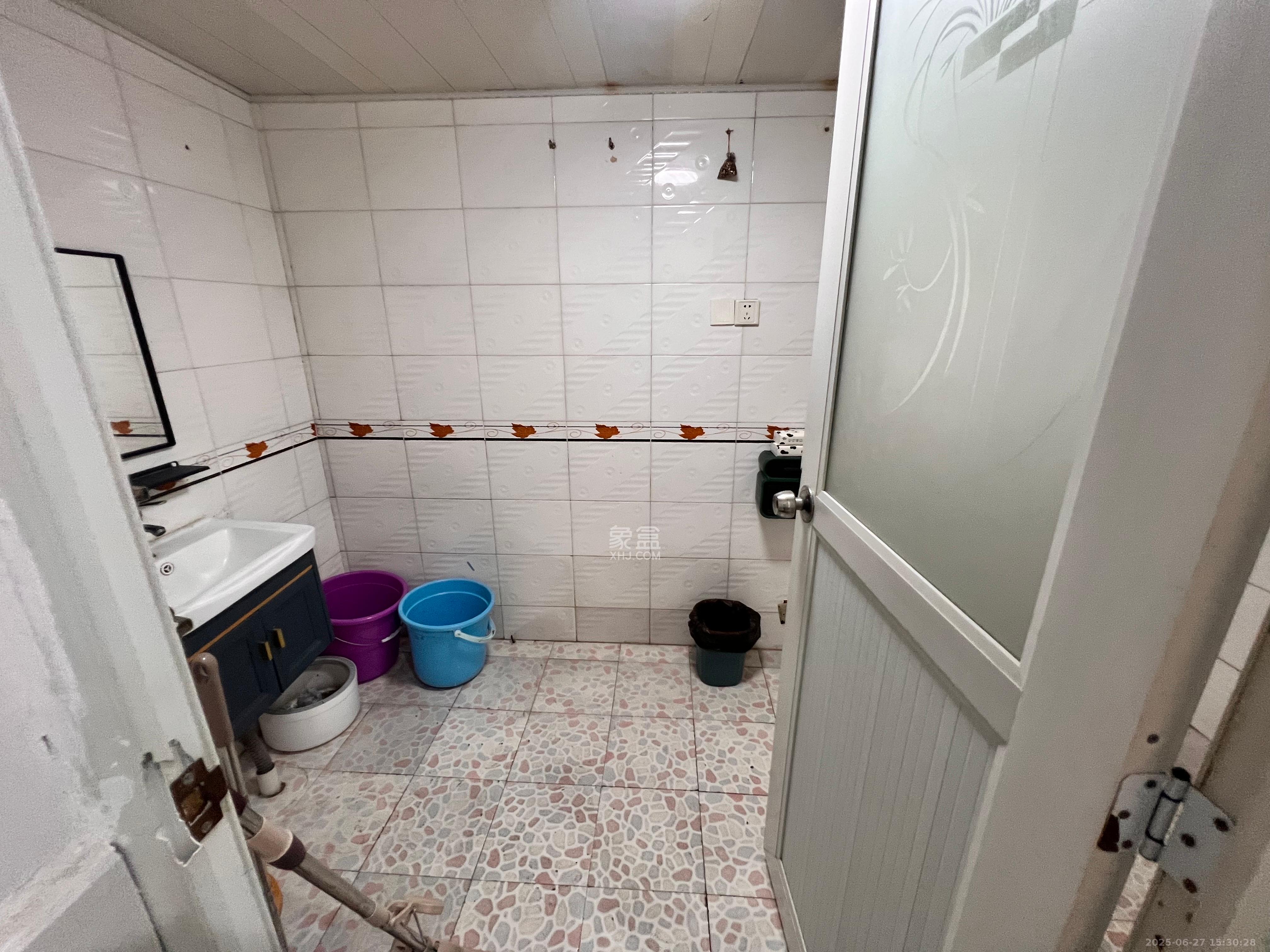 高桥现代商贸城  3室1厅1卫    3000.0元/月室内图