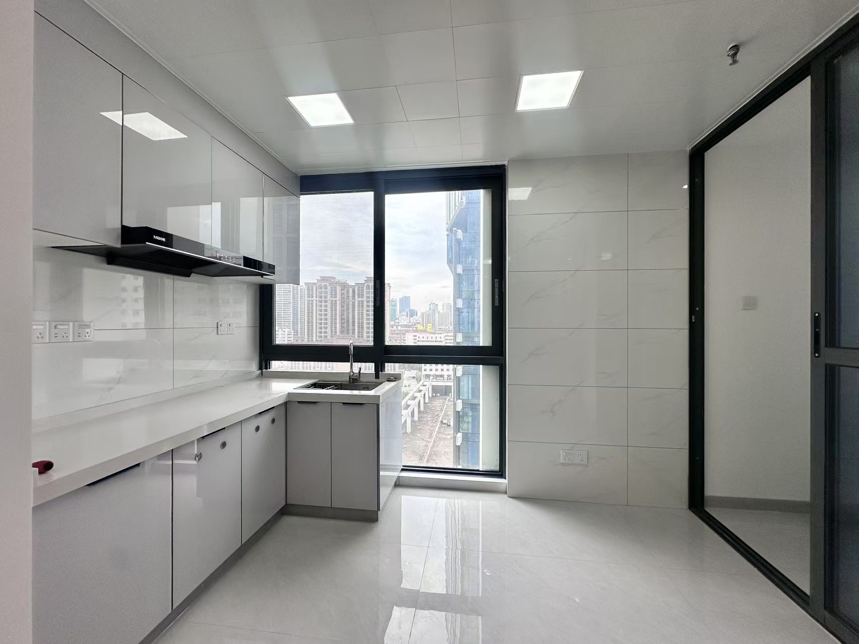 海秀中央(海秀中路50号海秀广场) 1室1厅1卫 2400.0元/月 海秀中央(海秀中路50号海秀广场) 1室1厅1卫 2400.0元/月室内图