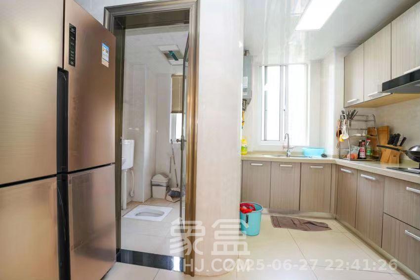 绿地新都会  3室2厅2卫   2700.00元/月室内图