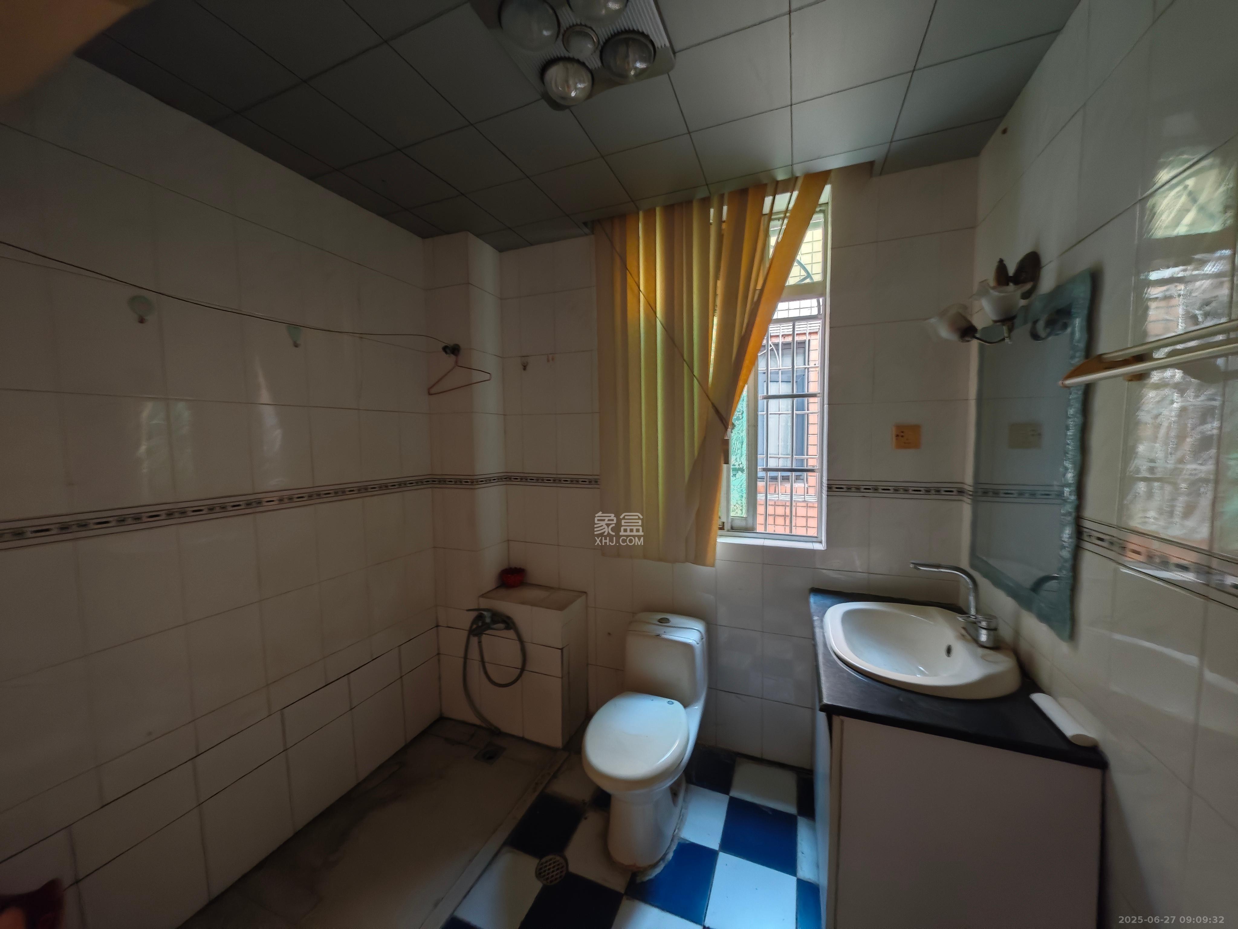 百善台小区  3室2厅2卫    1800.0元/月室内图