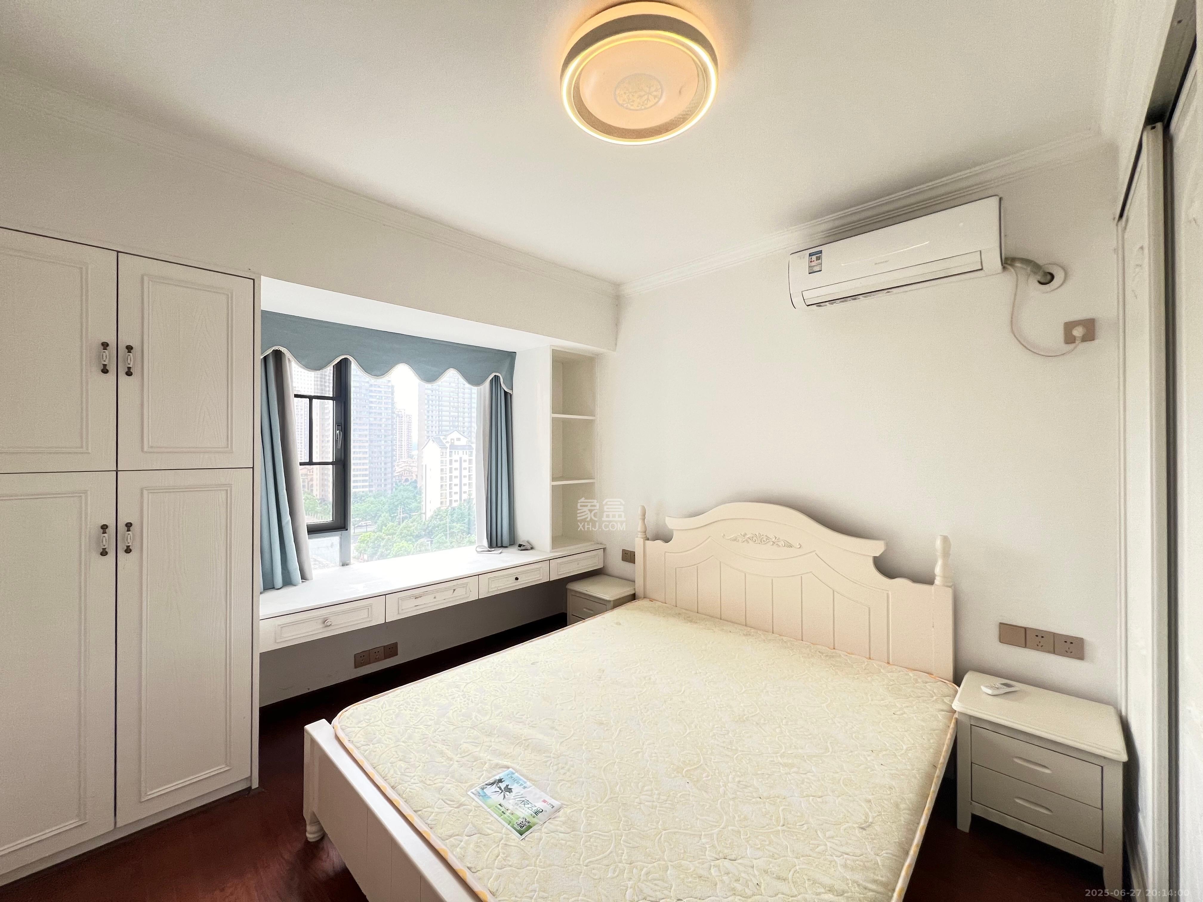 嘉宇盛世华章 4室2厅2卫 3300.0元/月 嘉宇盛世华章 4室2厅2卫 3300.0元/月室内图