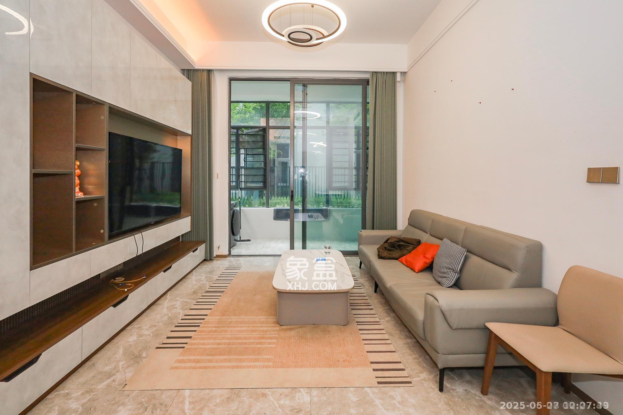 复地滨江金融中心  3室2厅2卫    4200.0元/月 复地滨江金融中心  3室2厅2卫    4200.0元/月