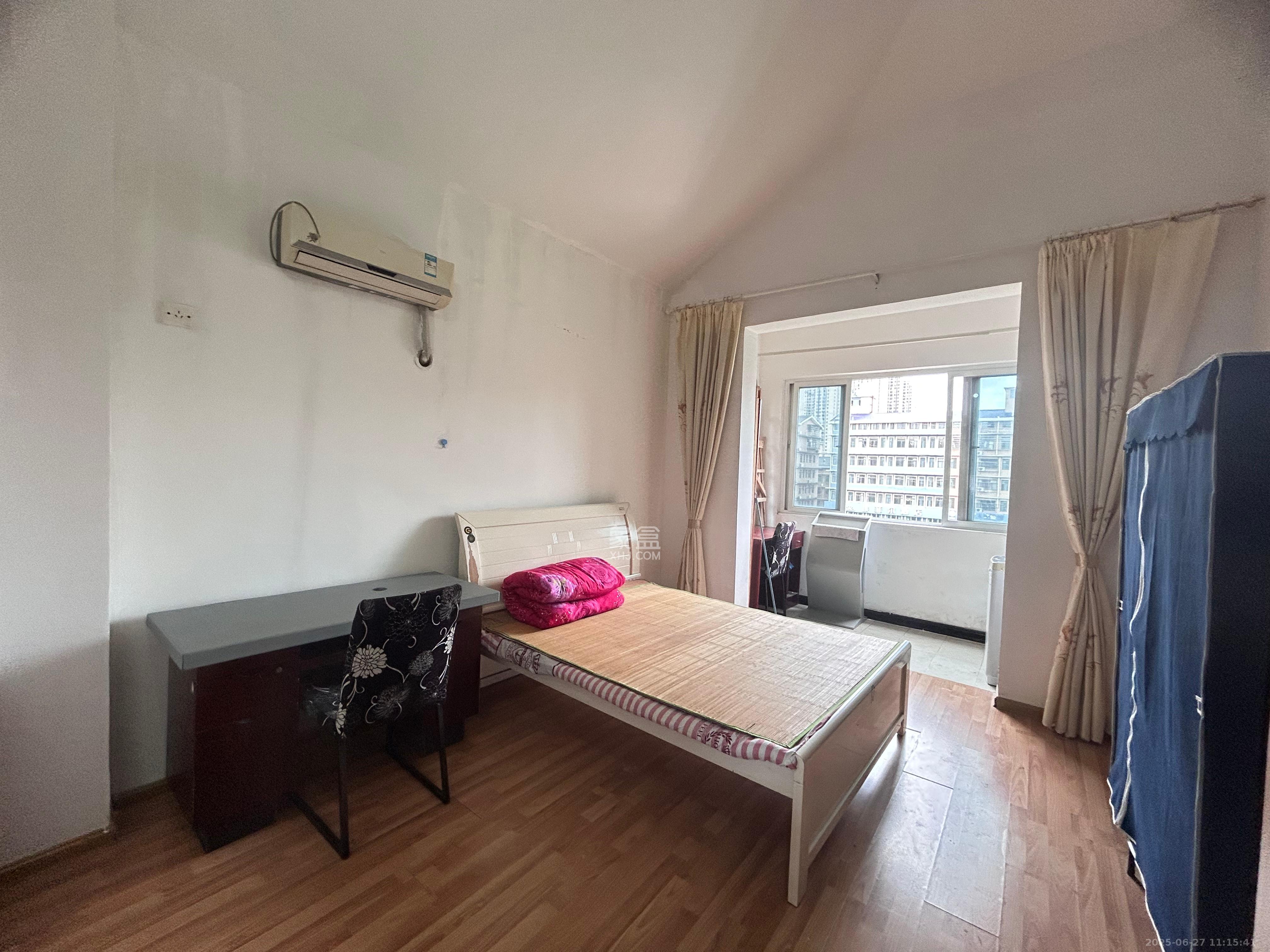 山水湾 3室2厅1卫 1600.0元/月 山水湾 3室2厅1卫 1600.0元/月室内图