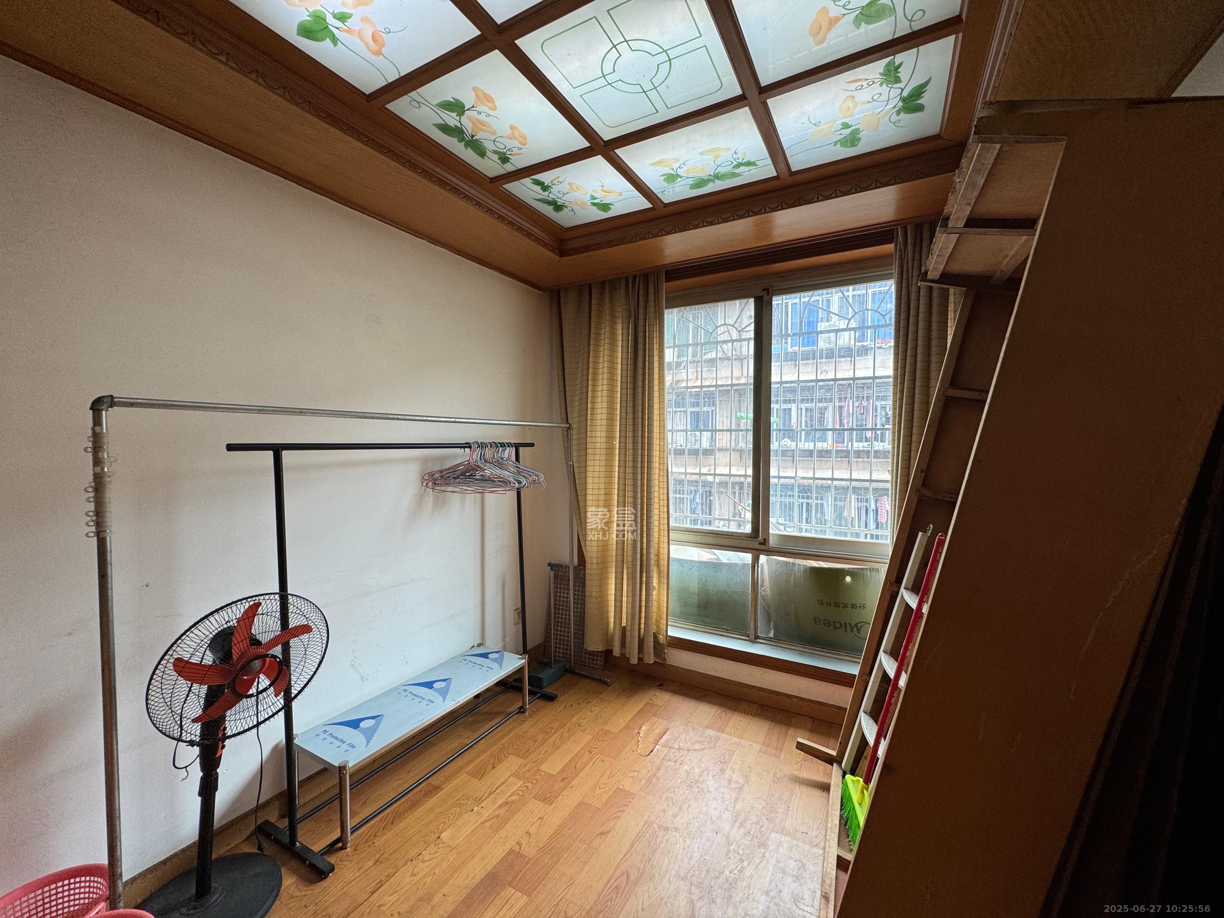成达花园  1室2厅1卫   1600.00元/月室内图