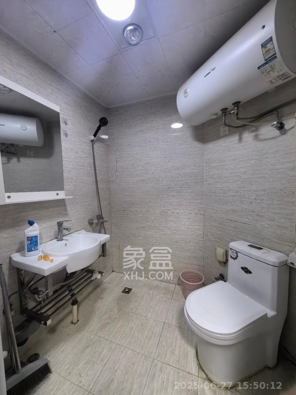 麓谷明珠  1室1厅1卫   1700.00元/月室内图