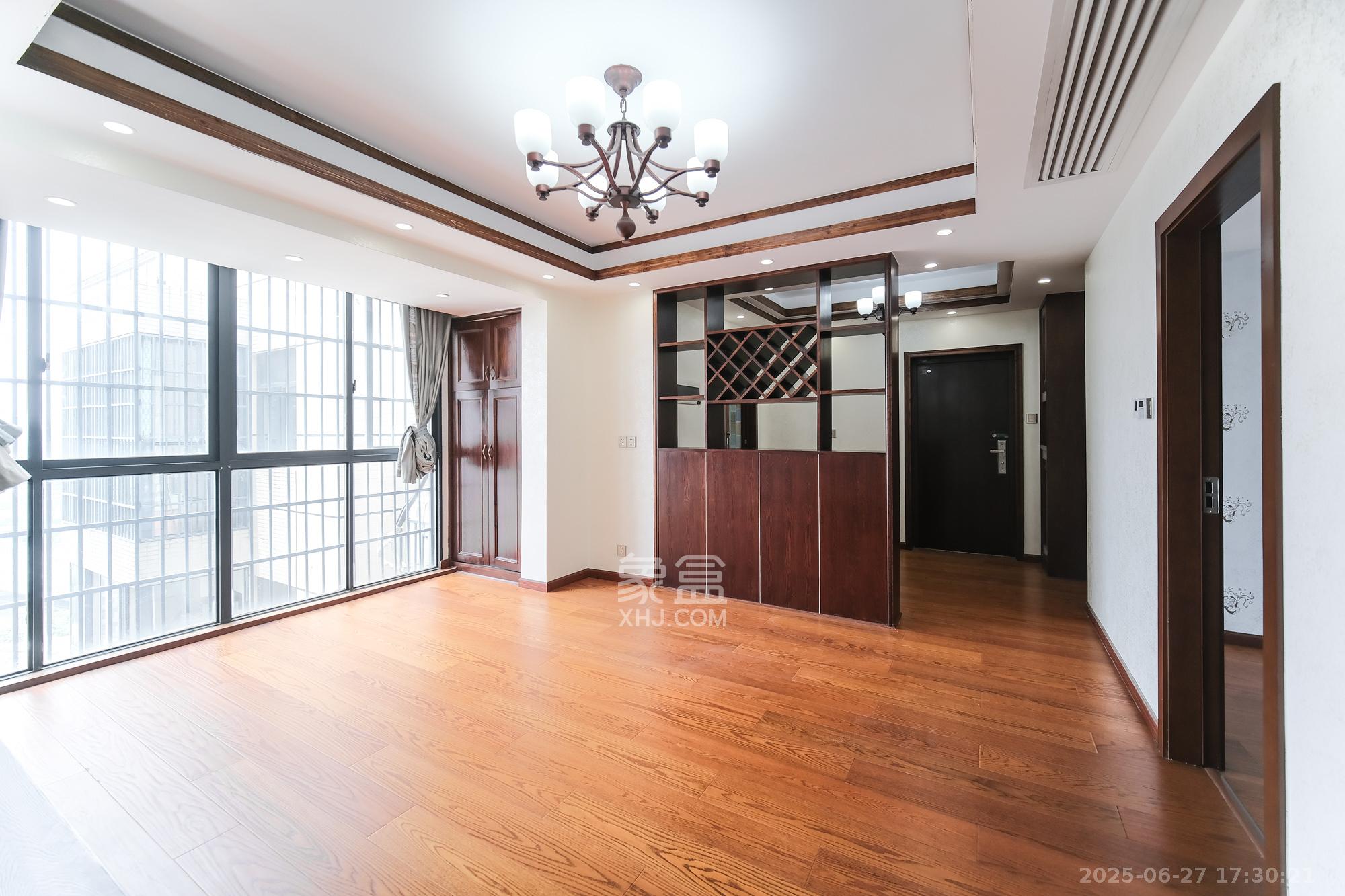 和悦城(蟠龙景苑) 3室2厅1卫 65.8万 和悦城(蟠龙景苑) 3室2厅1卫 65.8万客厅