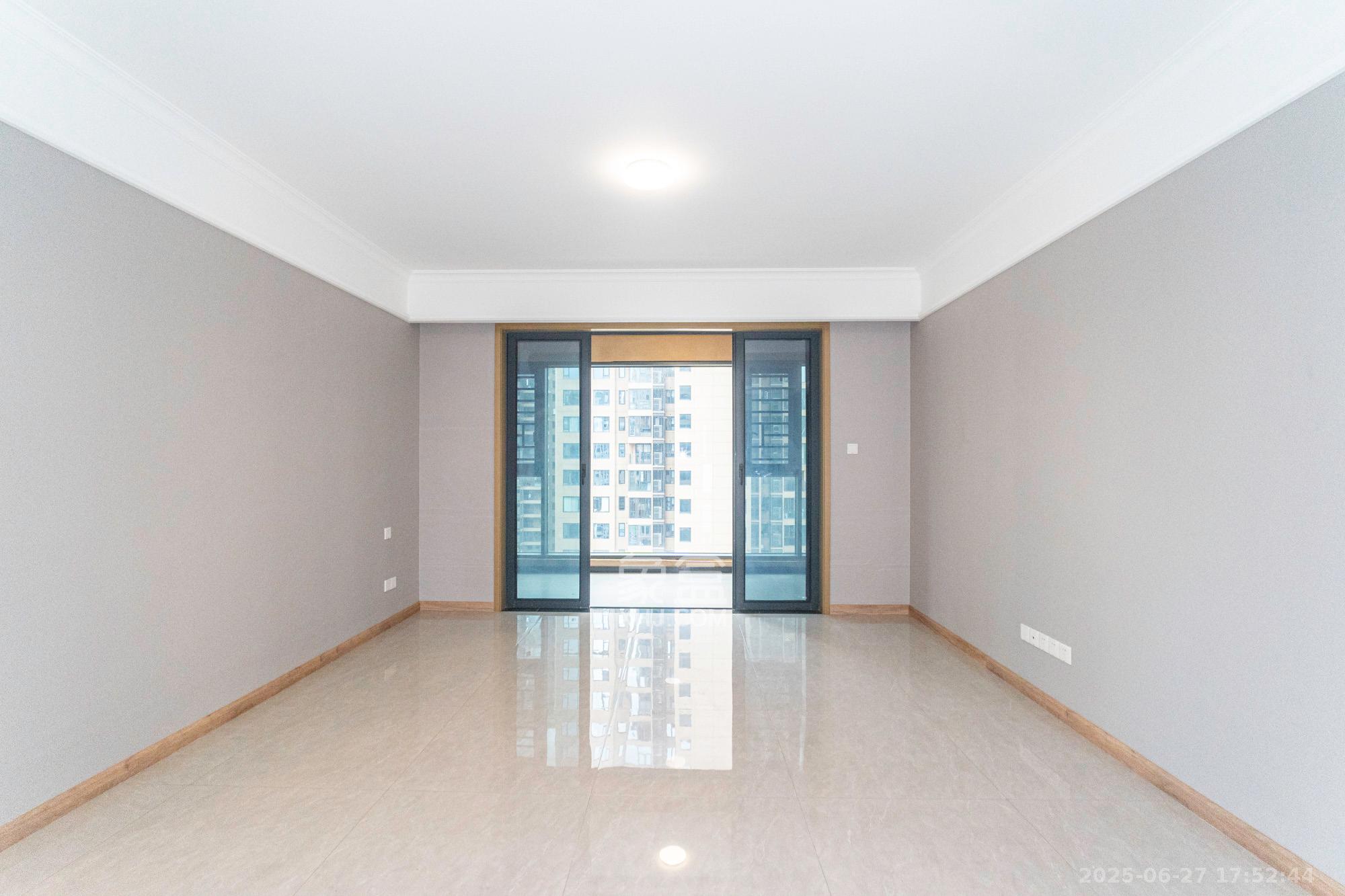 运达锦绣广场 4室2厅2卫 172.8万 运达锦绣广场 4室2厅2卫 172.8万客厅