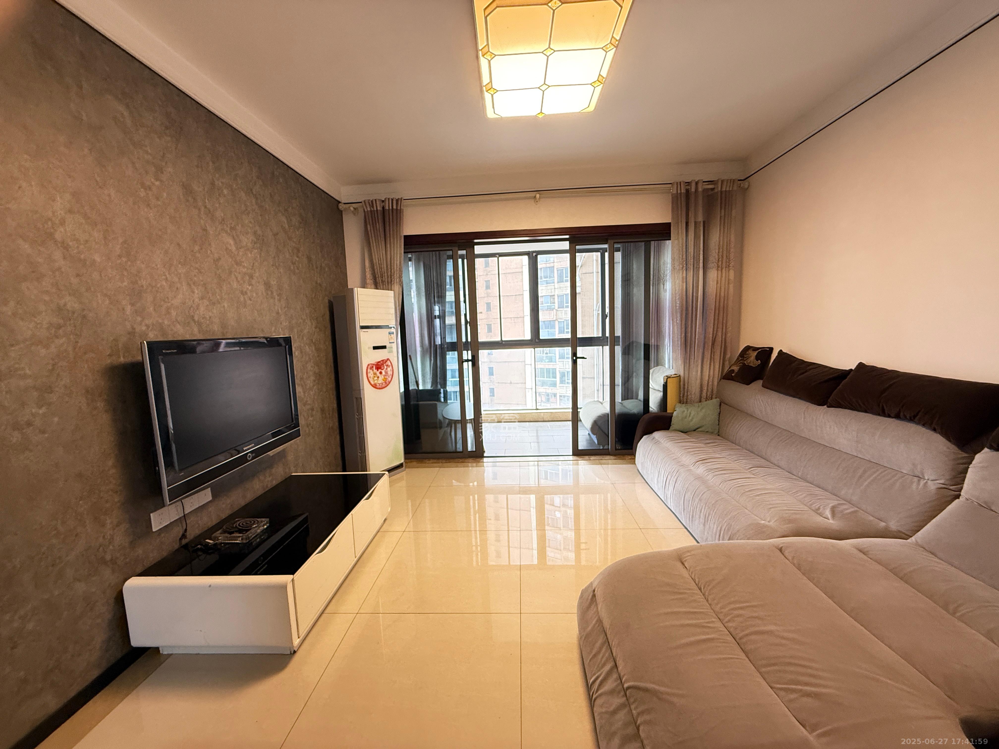 珠江花城三期锦鲤  1室2厅2卫    3000.0元/月 珠江花城三期锦鲤  1室2厅2卫    3000.0元/月室内图