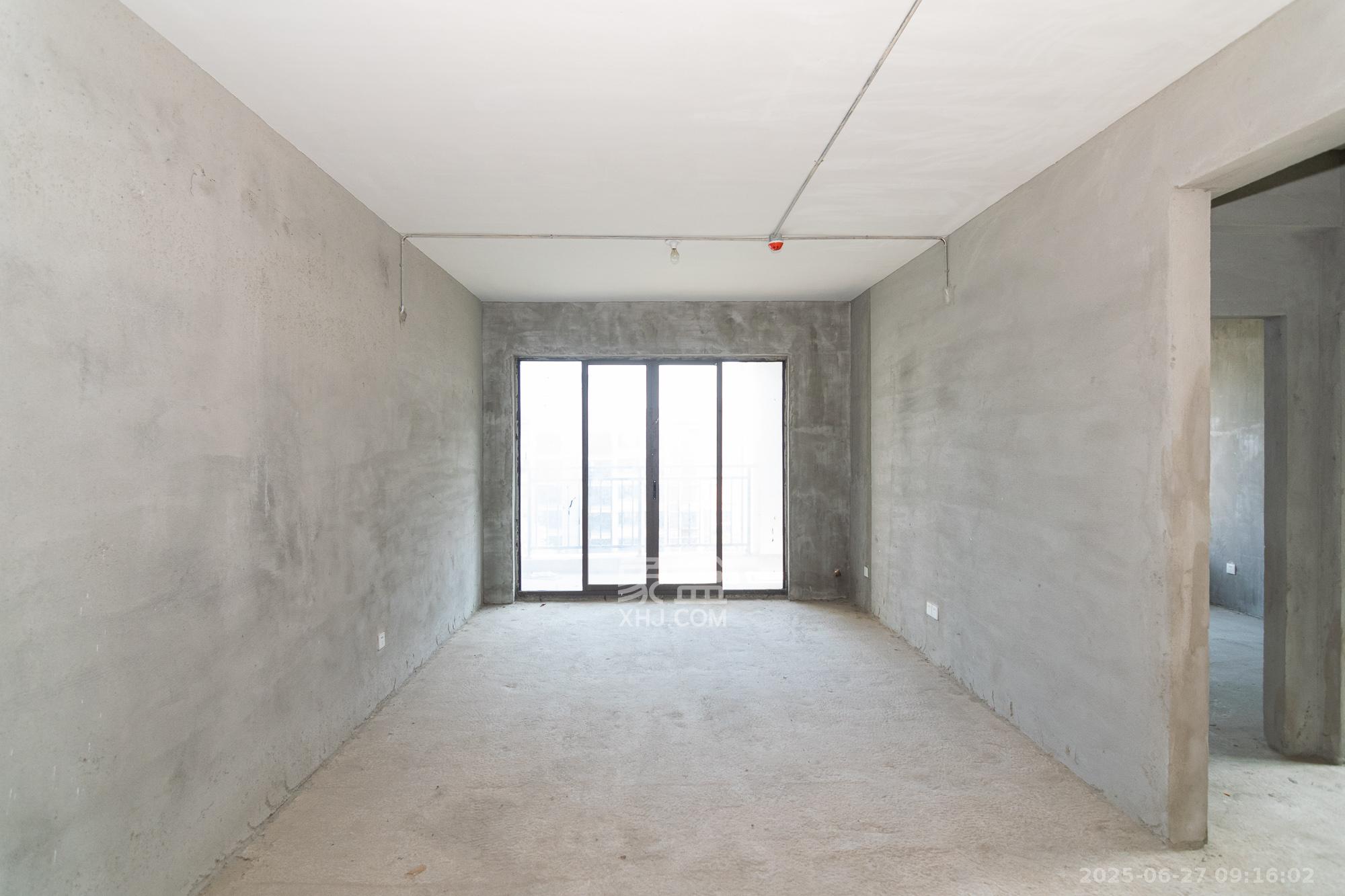 裕田奥莱小镇  2室2厅1卫    45.0万客厅