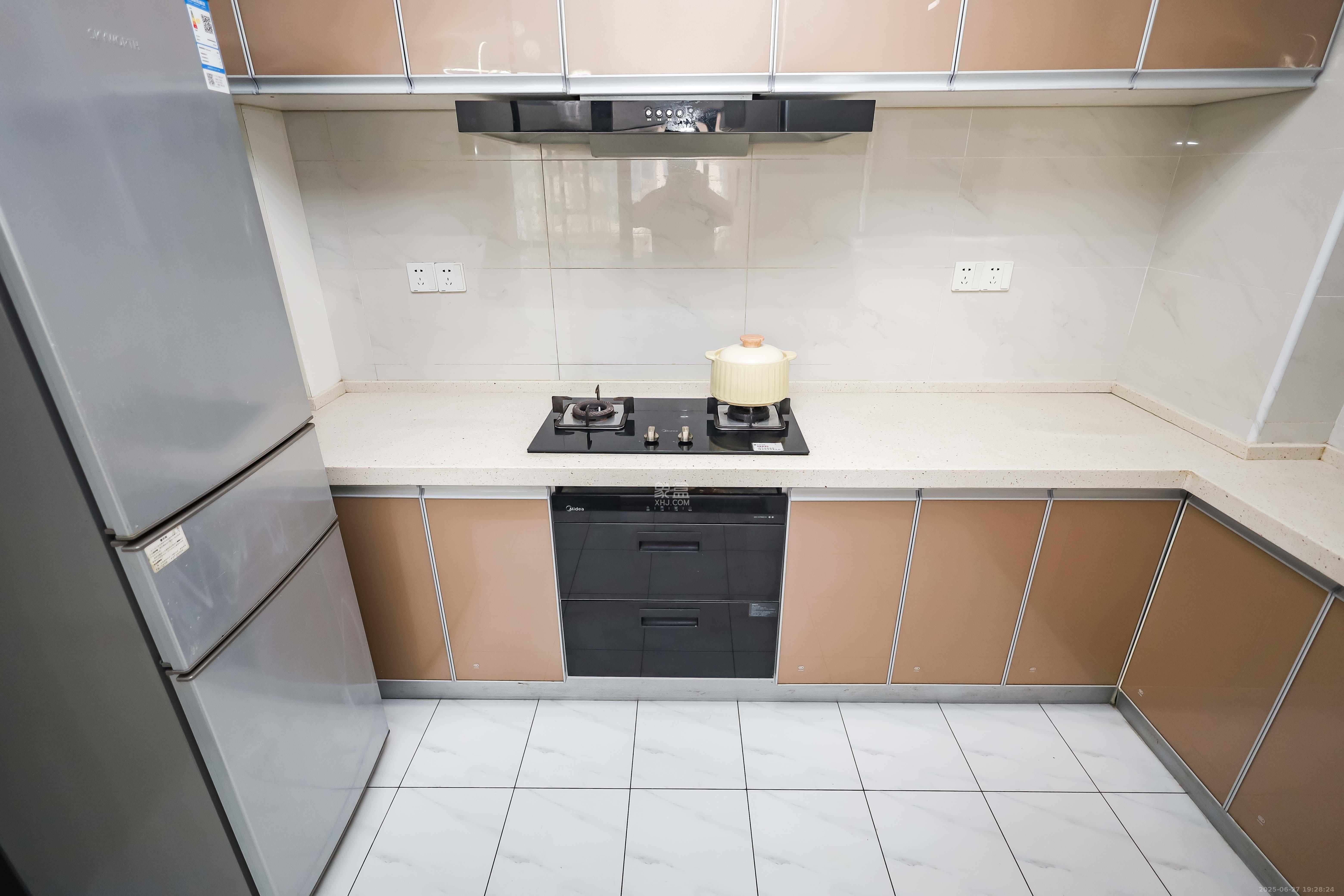 长房云时代  3室2厅1卫    82.0万 长房云时代  3室2厅1卫    82.0万厨房