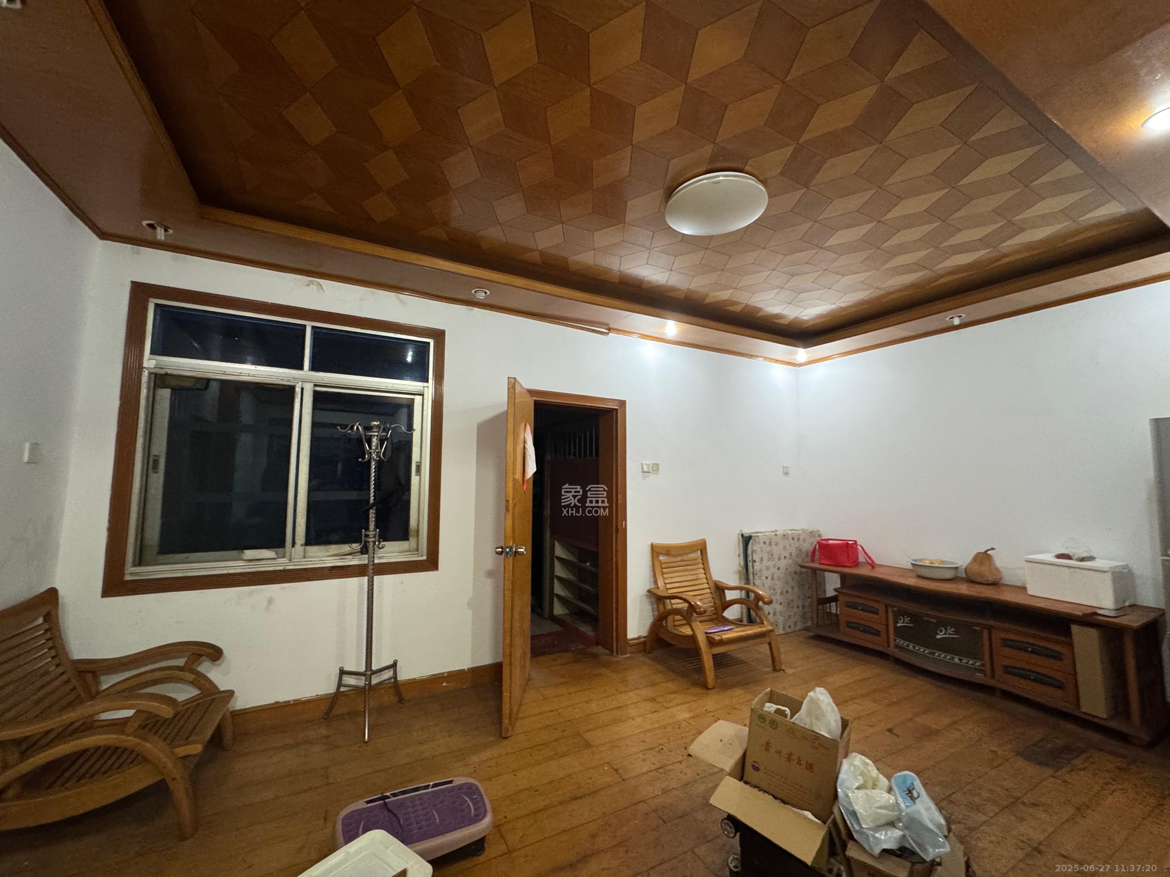 南湖公寓（万顺公寓）  1室2厅1卫   1200.00元/月室内图1