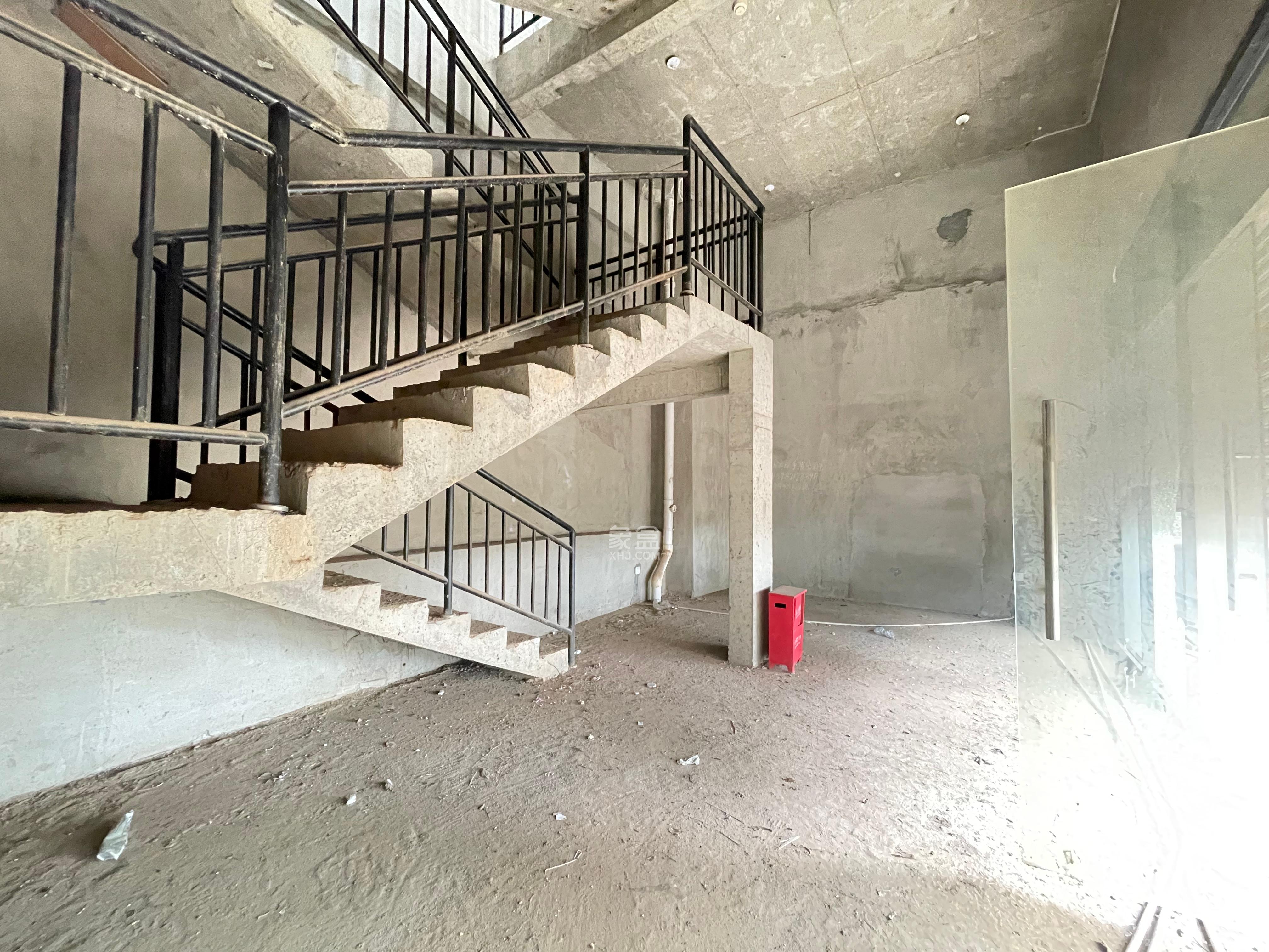 恒大名都   221.86㎡      2500.0元/月室内图