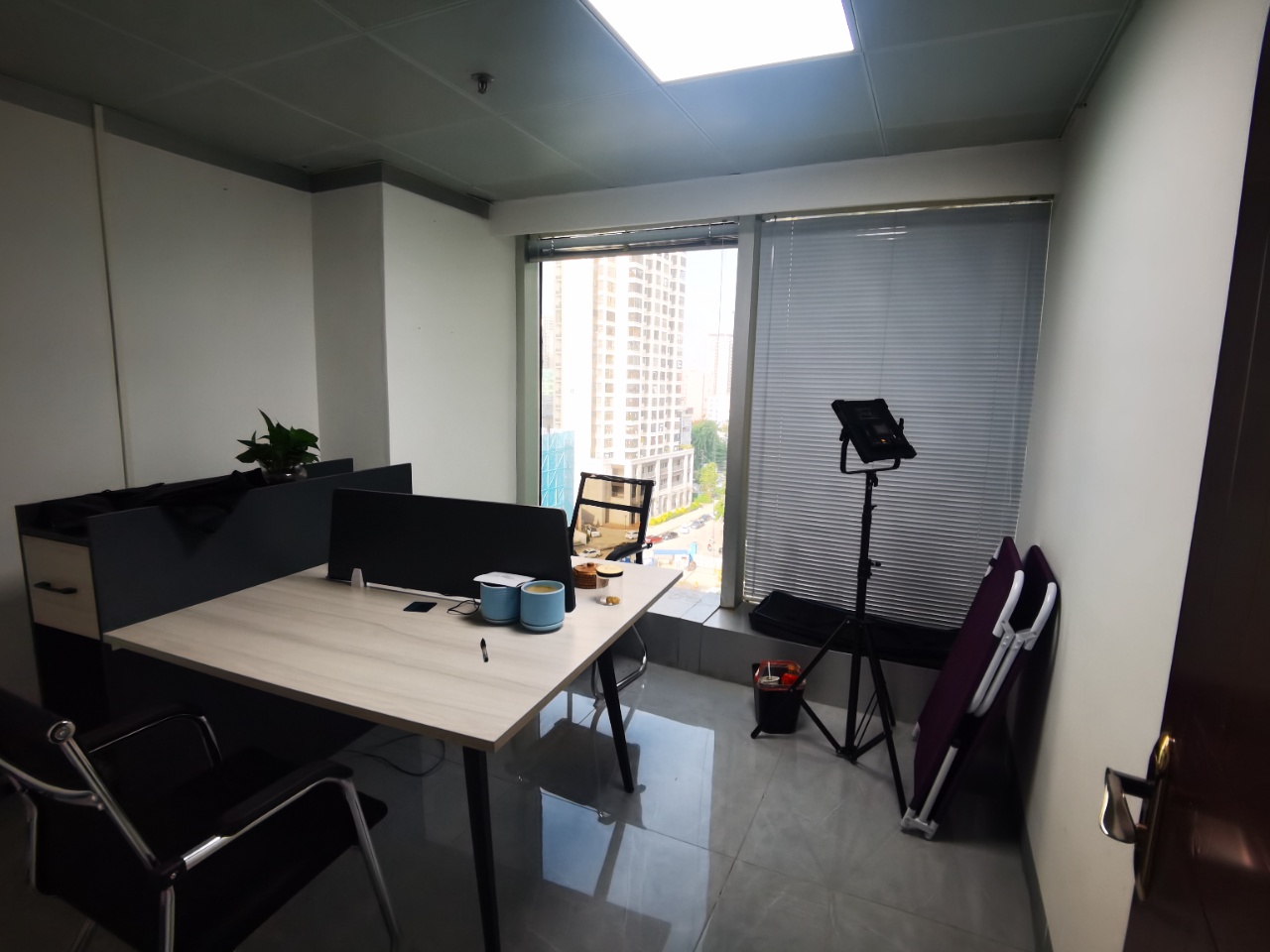 海景湾大厦 8室2厅1卫 16800.0元/月 海景湾大厦 8室2厅1卫 16800.0元/月室内图