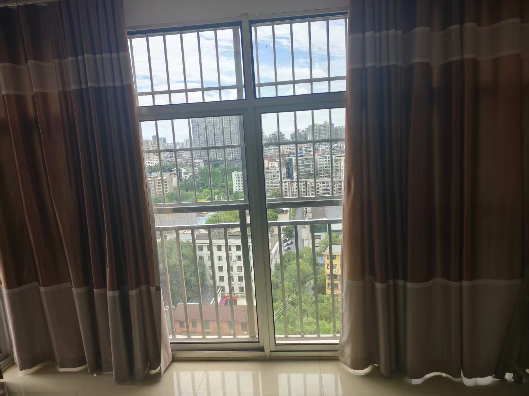 宇元万向城 3室2厅2卫 2400.0元/月 宇元万向城 3室2厅2卫 2400.0元/月室内图