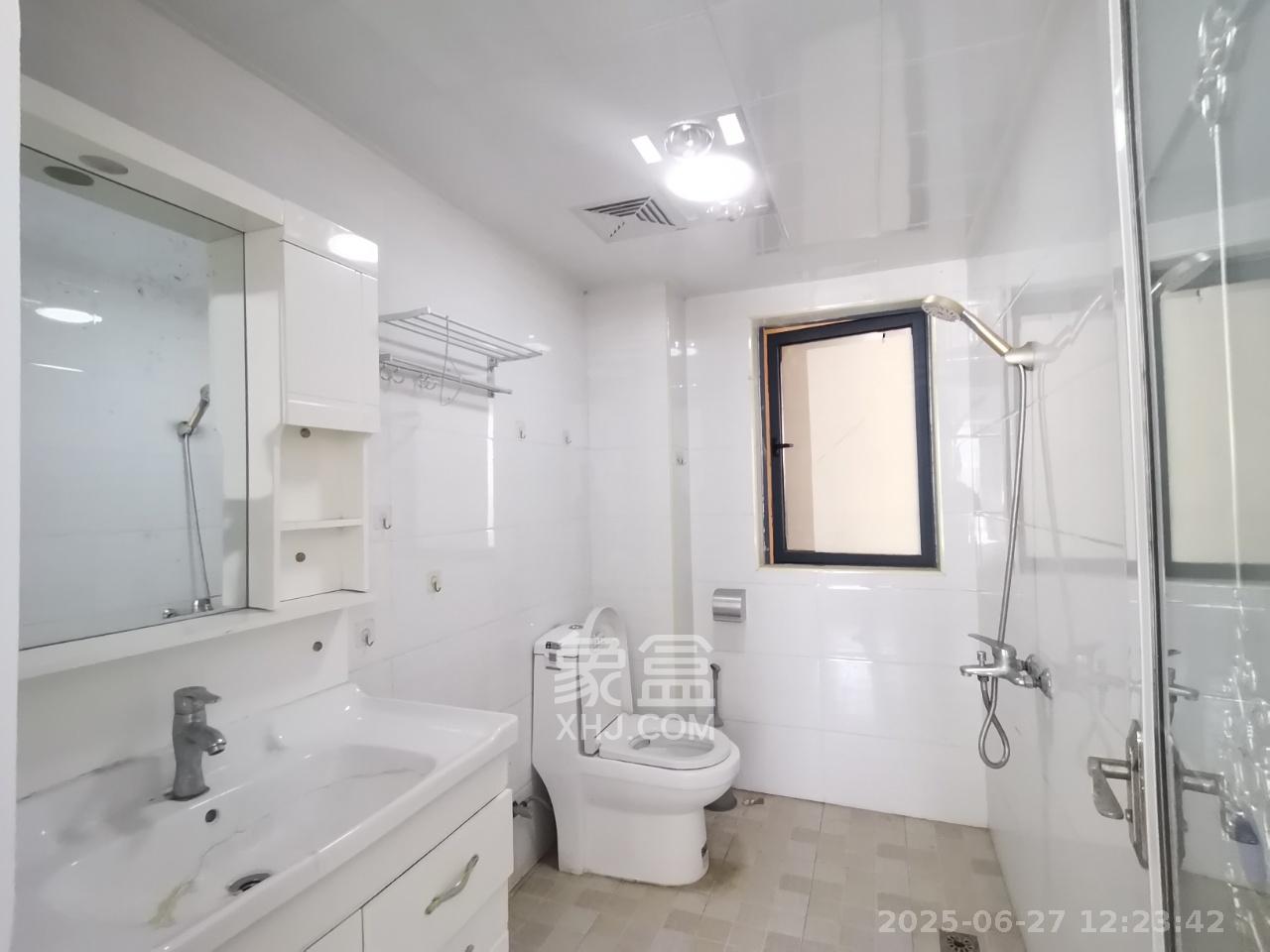 中建芙蓉嘉苑 3室2厅2卫 2200.0元/月 中建芙蓉嘉苑 3室2厅2卫 2200.0元/月室内图