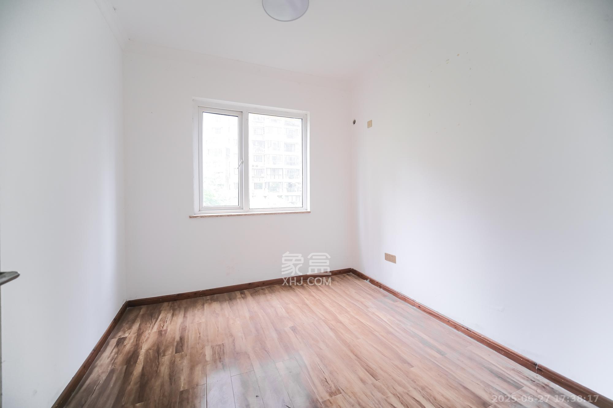 保利香槟国际 4室2厅2卫 87.8万 保利香槟国际 4室2厅2卫 87.8万卧室