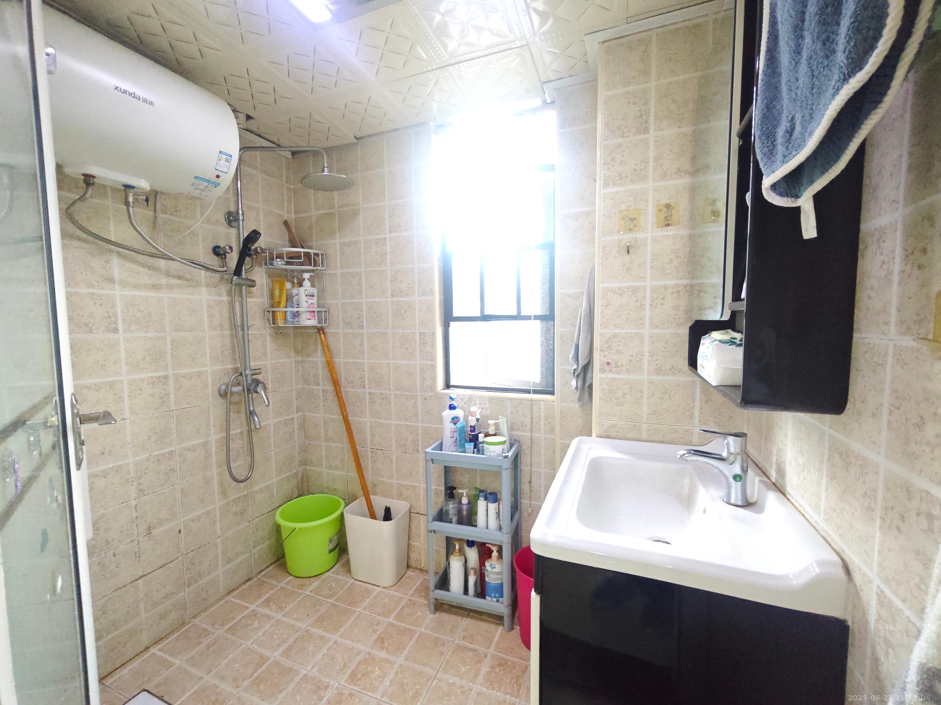 蓝山郡  3室2厅1卫    2000.0元/月 蓝山郡  3室2厅1卫    2000.0元/月室内图