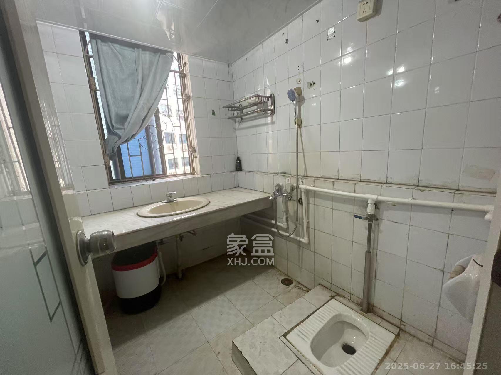 窑岭光大银行宿舍  3室1厅2卫    2400.0元/月 窑岭光大银行宿舍  3室1厅2卫    2400.0元/月室内图