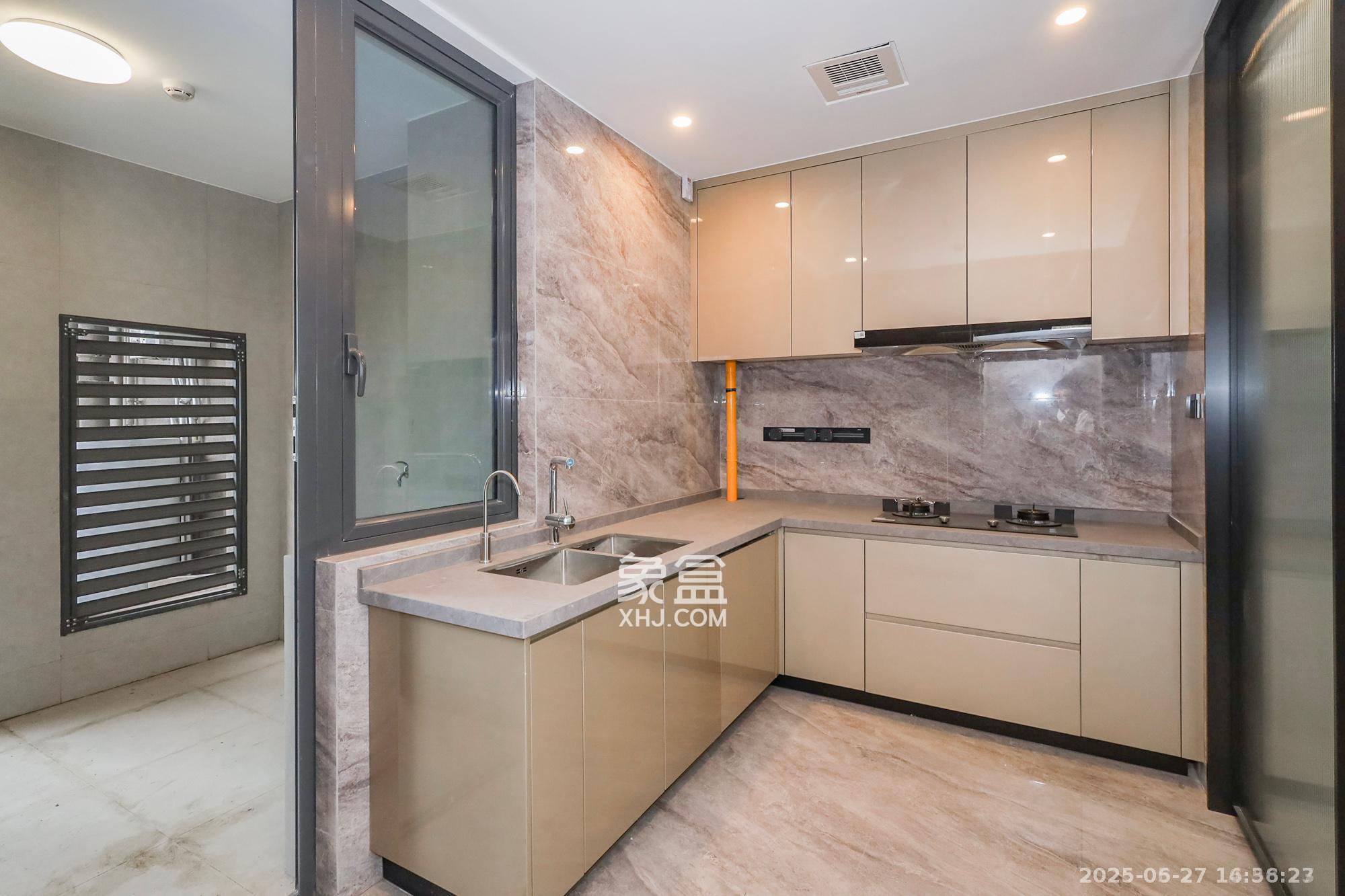 旭辉铂悦湘江 4室2厅3卫 16000.0元/月 旭辉铂悦湘江 4室2厅3卫 16000.0元/月室内图