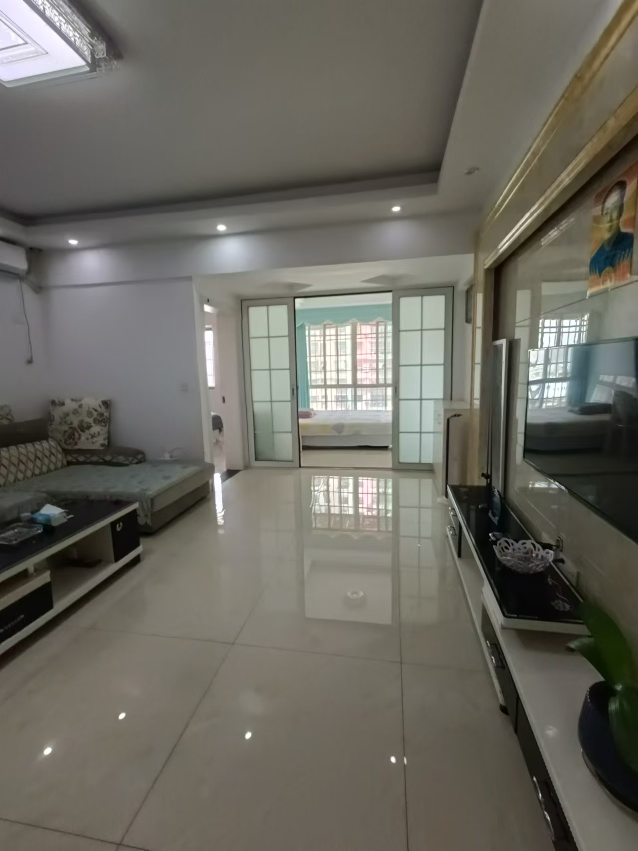 滨江财富中心  2室2厅1卫    35.8万 滨江财富中心  2室2厅1卫    35.8万室内图