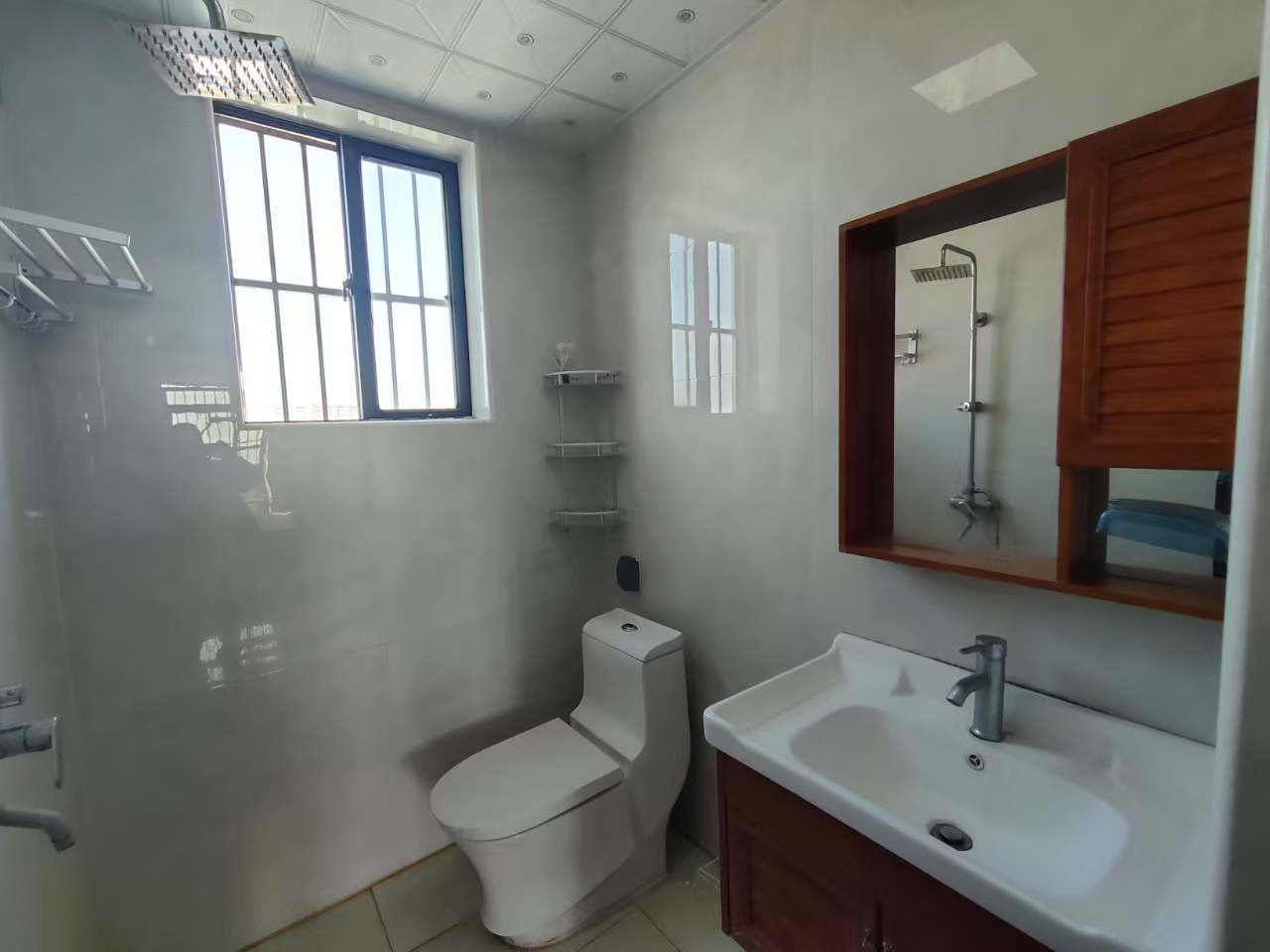 家顺花园 3室2厅2卫 2400.0元/月 家顺花园 3室2厅2卫 2400.0元/月室内图