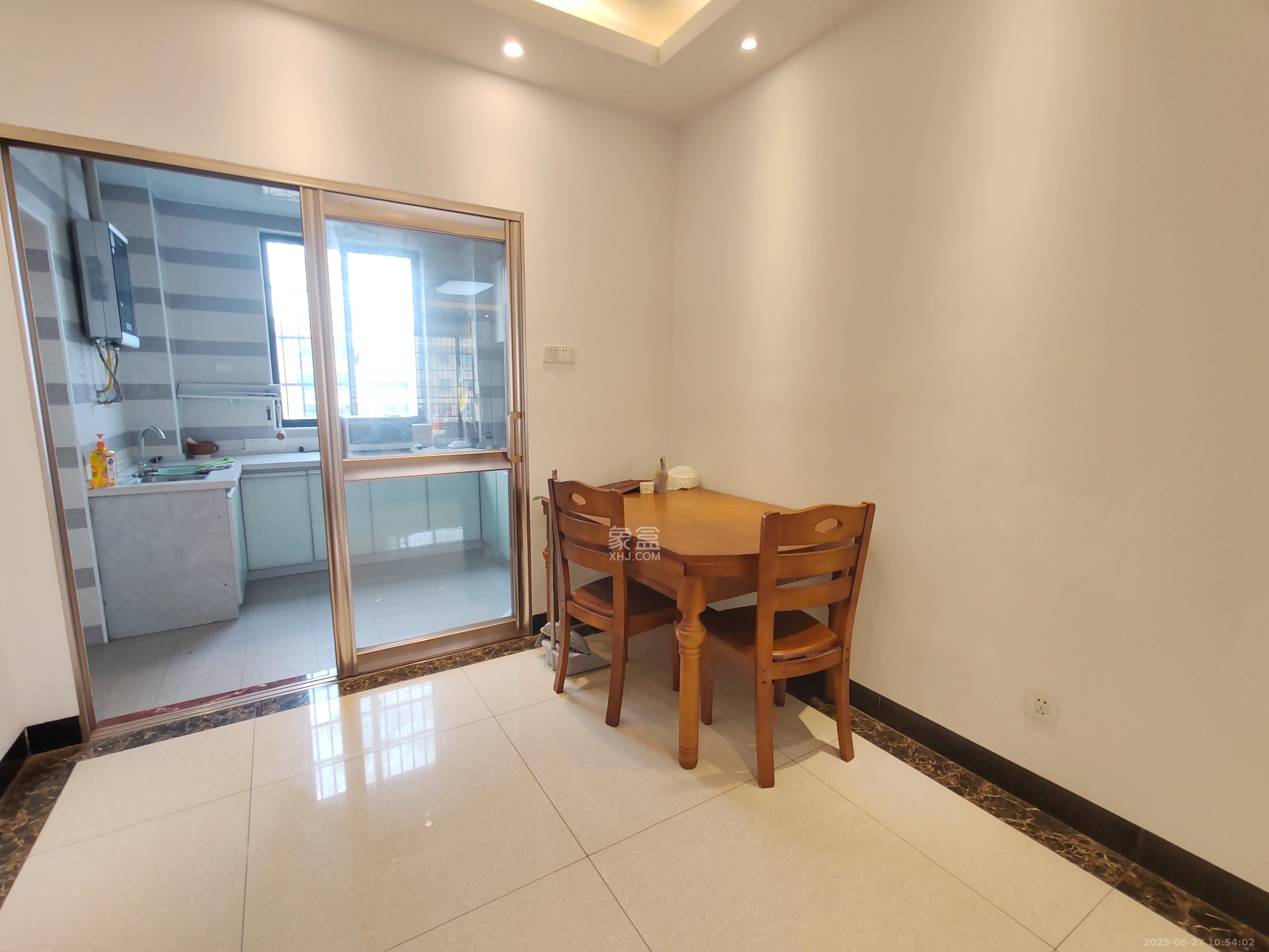 旺城天誉  1室2厅2卫    1700.0元/月 旺城天誉  1室2厅2卫    1700.0元/月室内图