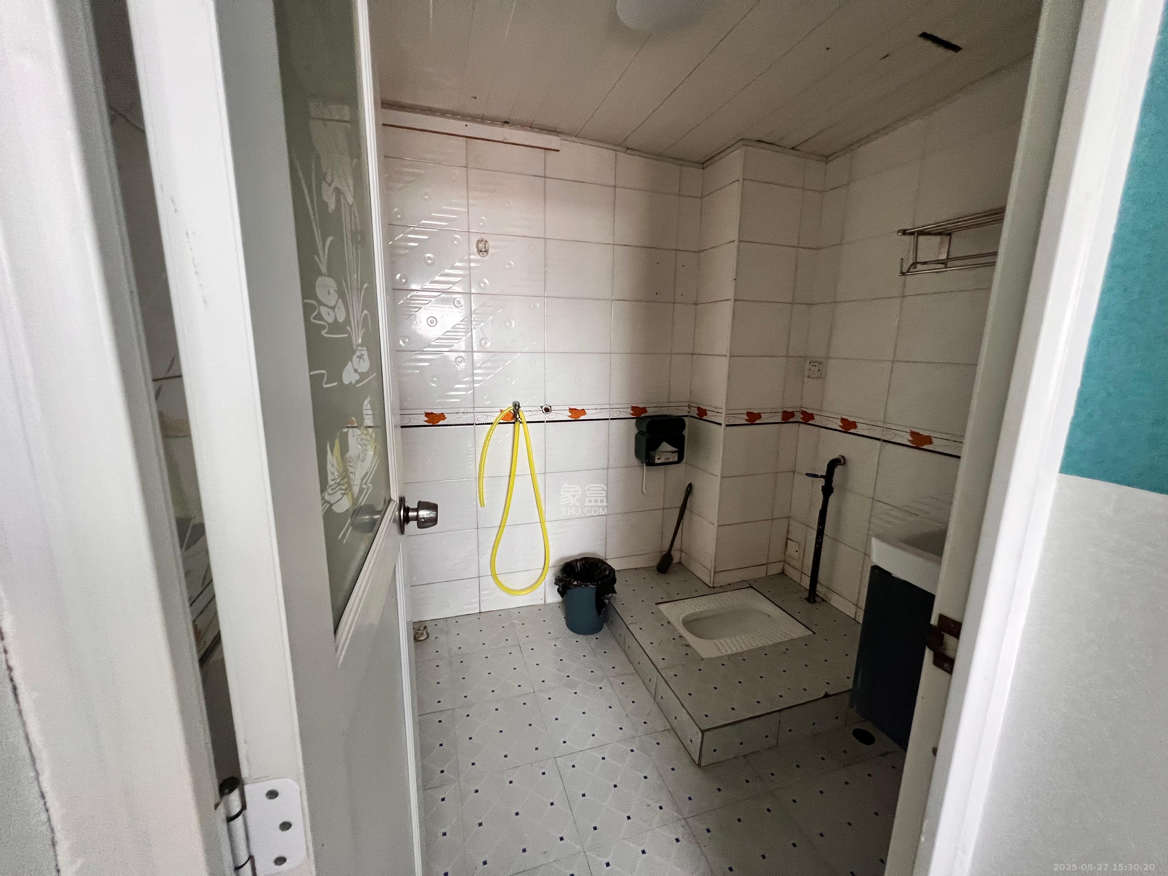 高桥现代商贸城  3室1厅1卫    3000.0元/月室内图