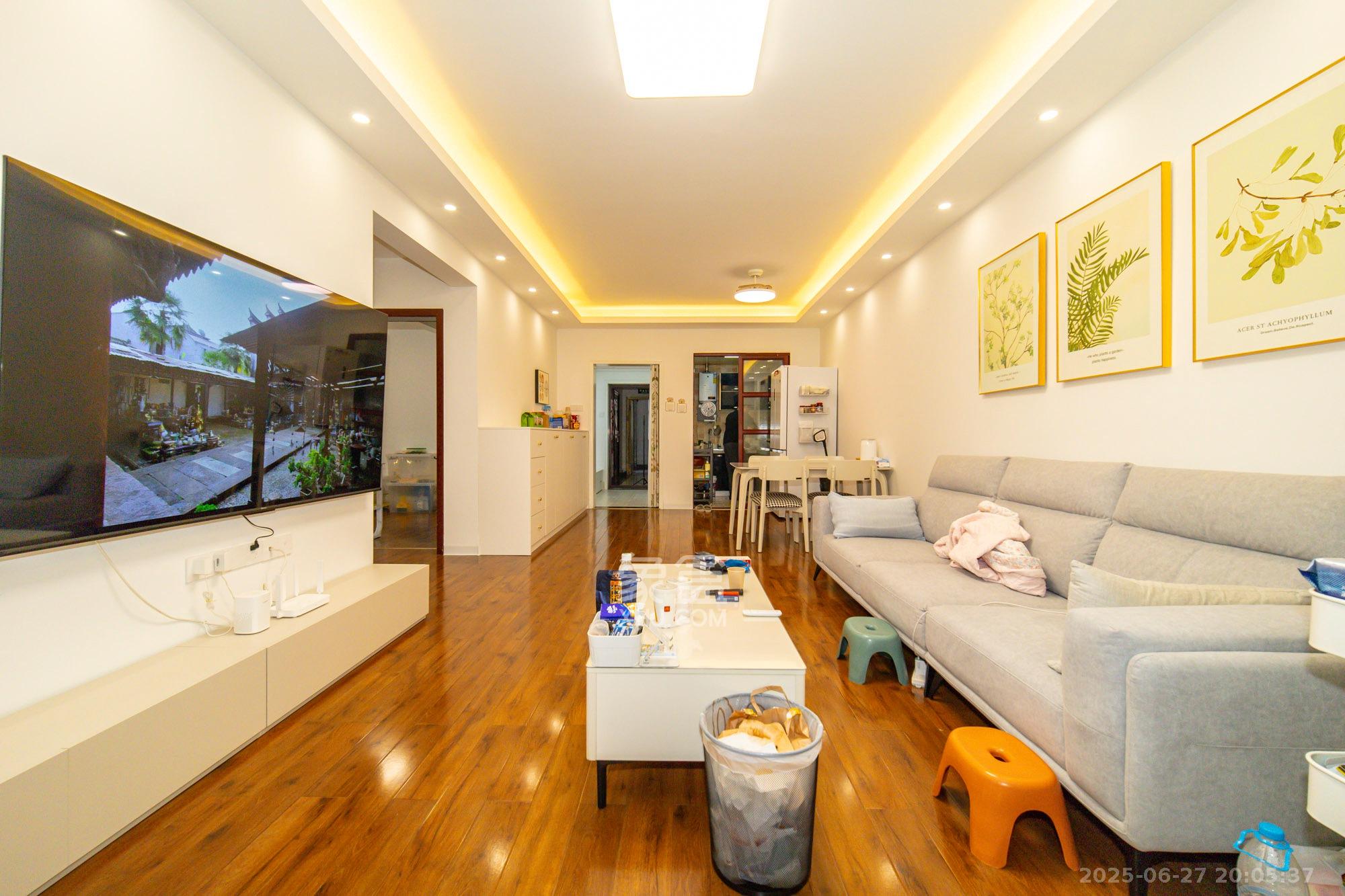 东方航标  2室2厅1卫    59.0万 东方航标  2室2厅1卫    59.0万客厅