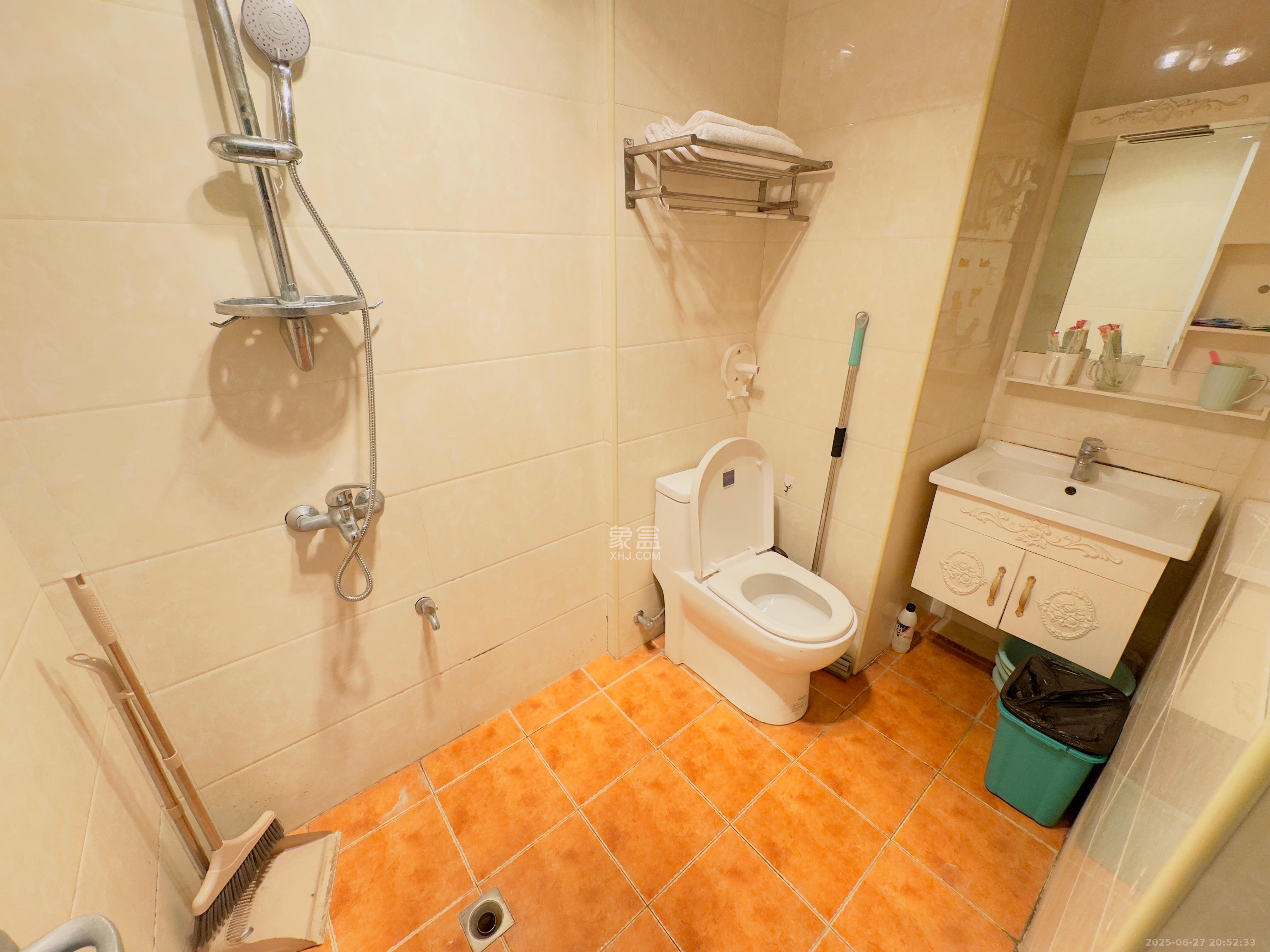 华侨假日中心(晟华苑) 1室1厅1卫 1500.0元/月 华侨假日中心(晟华苑) 1室1厅1卫 1500.0元/月室内图