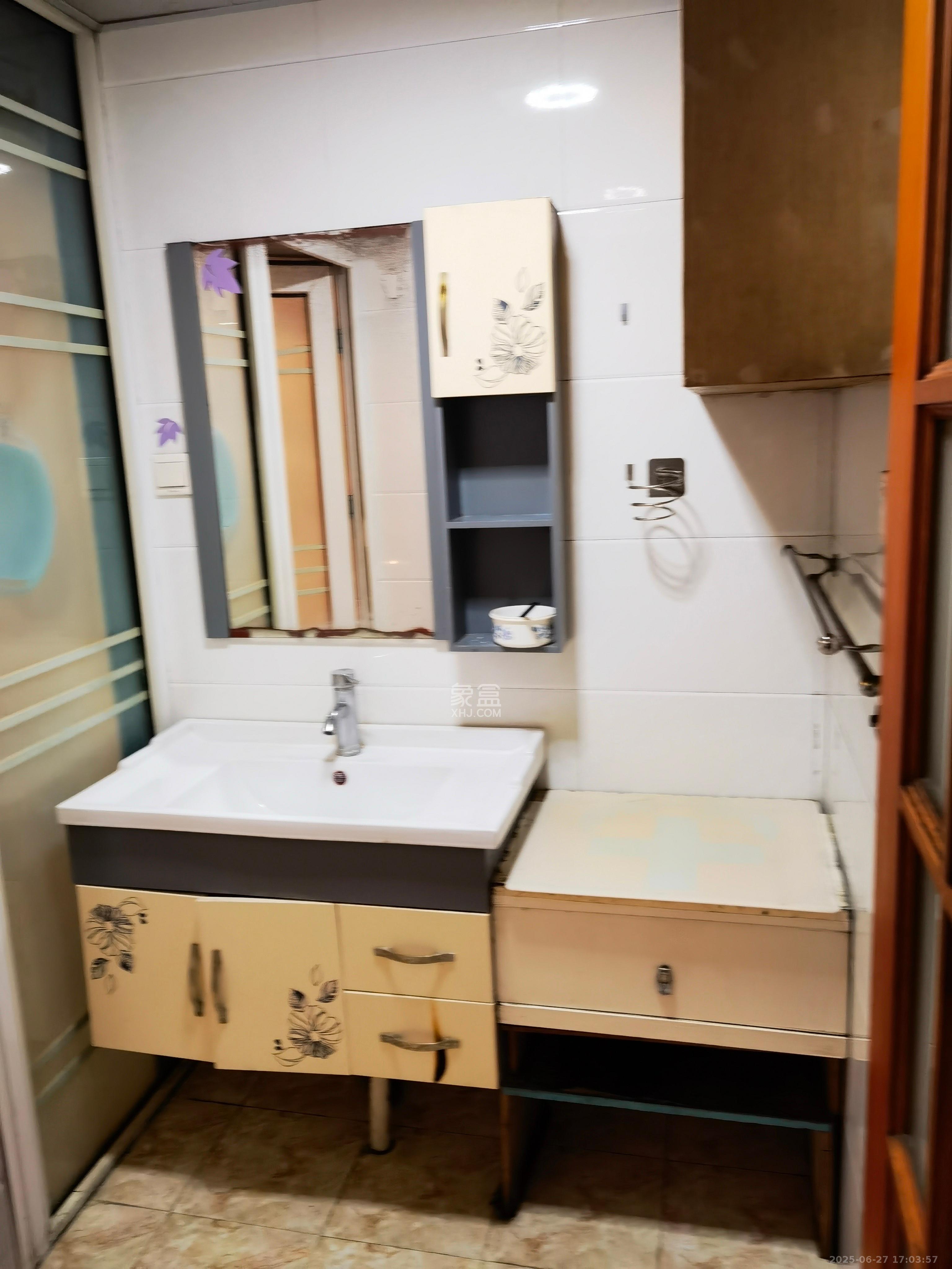 凤凰苑  3室2厅1卫   2500.00元/月室内图