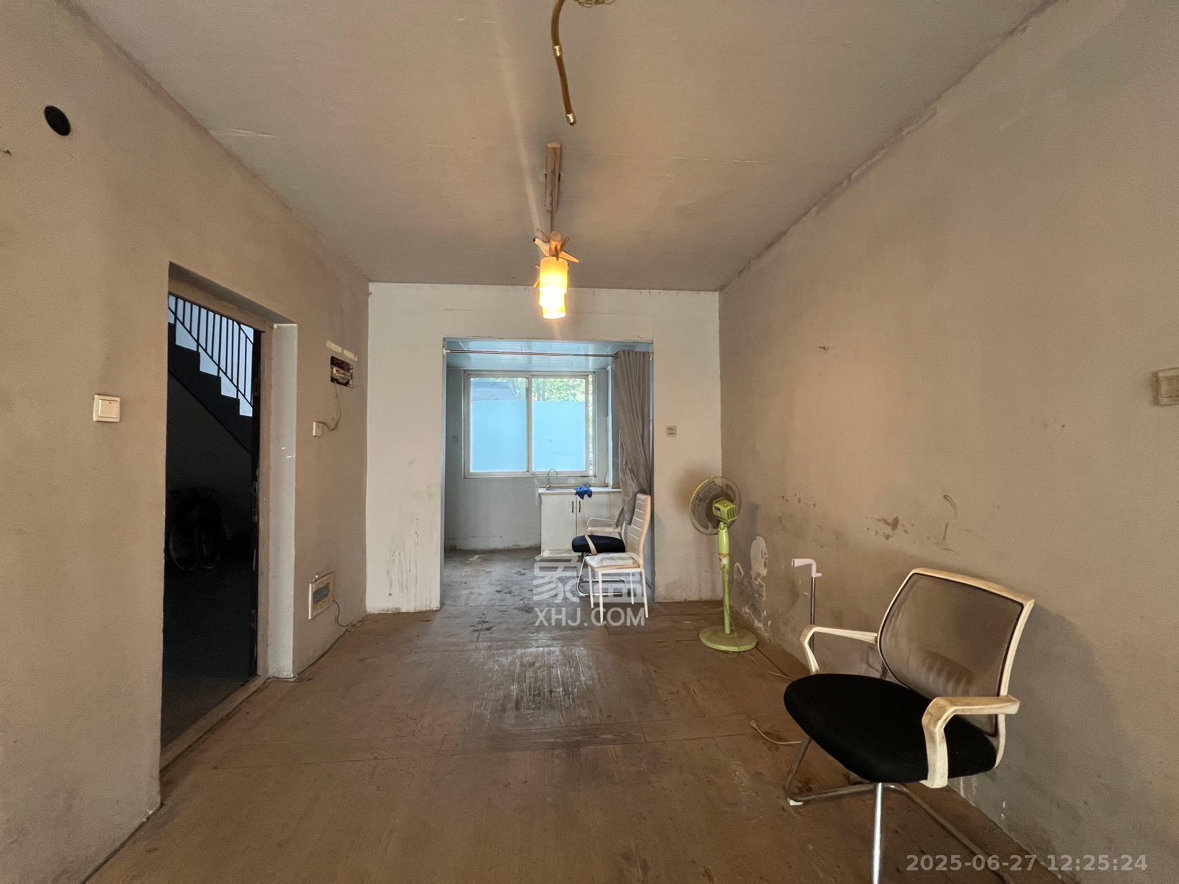 学府华庭 3室2厅2卫 1600.0元/月 学府华庭 3室2厅2卫 1600.0元/月室内图