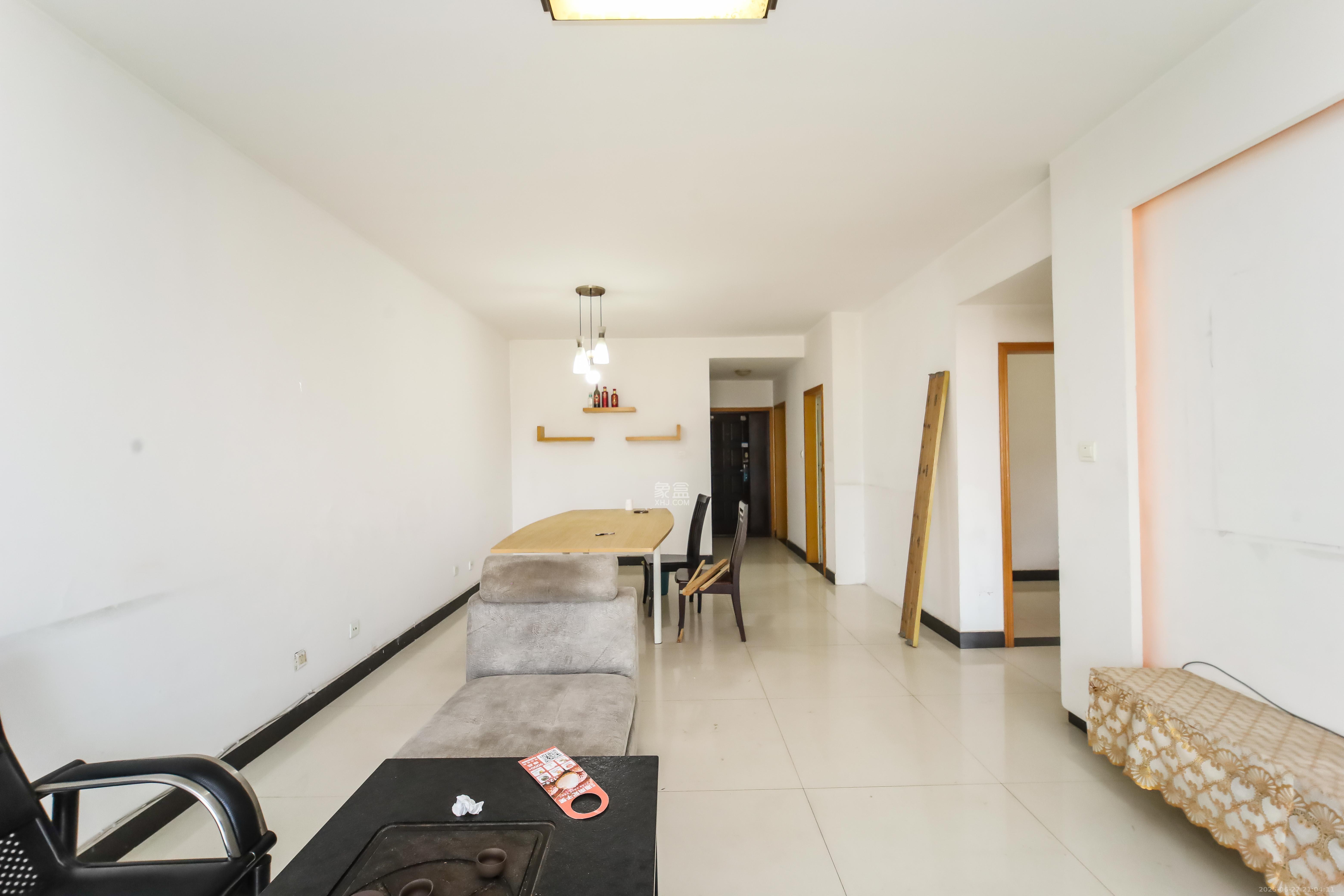 锦湘国际星城三期(锦绣苑)  2室1厅1卫    75.0万 锦湘国际星城三期(锦绣苑)  2室1厅1卫    75.0万客厅