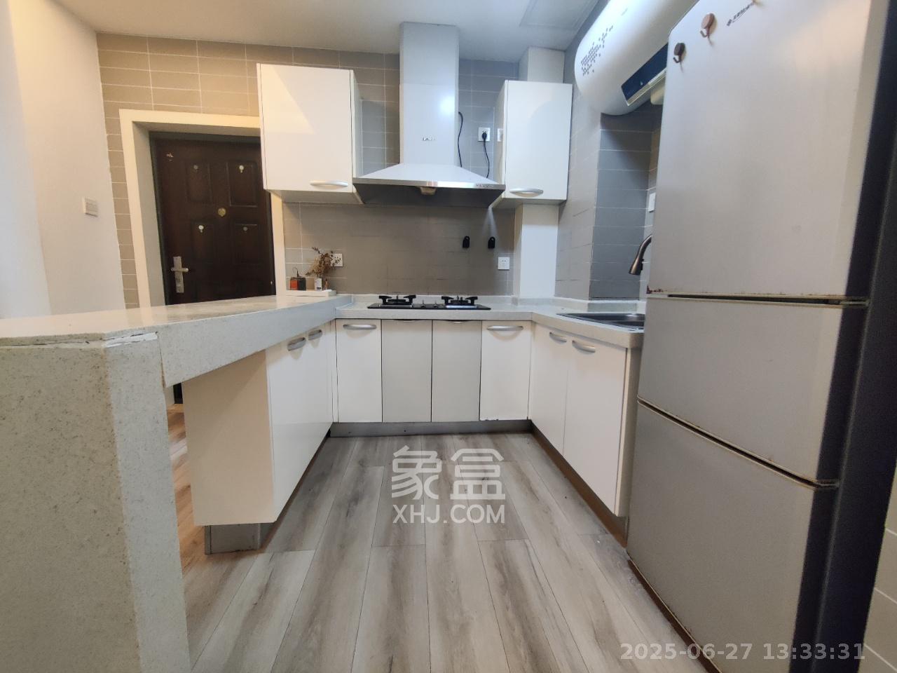 湘府十城（汇财御景湾新寓,汇财国际）  1室2厅1卫   2200.00元/月室内图