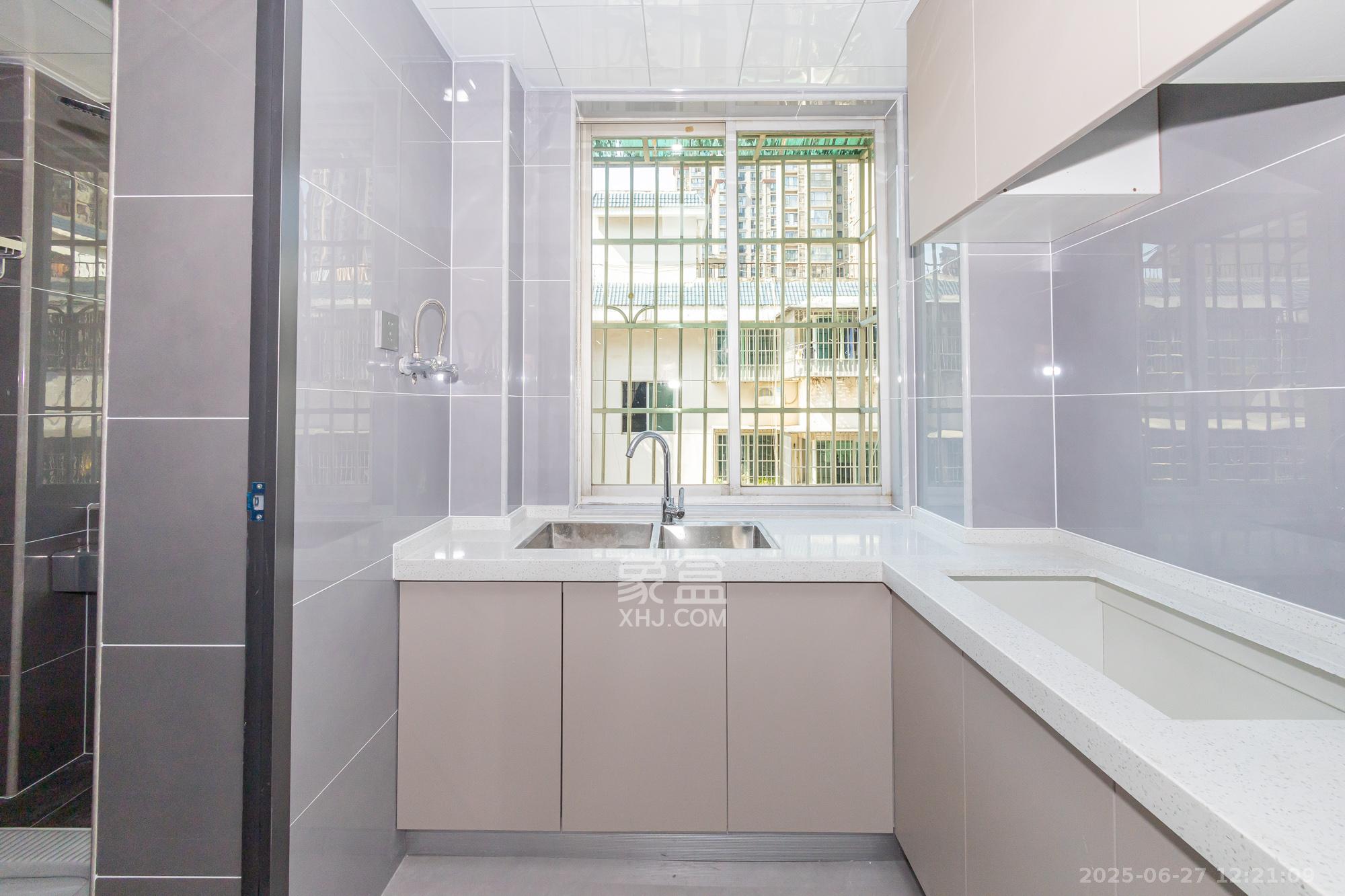 茶叶大市场“山水茗园” 3室2厅2卫 63.8万 茶叶大市场“山水茗园” 3室2厅2卫 63.8万厨房