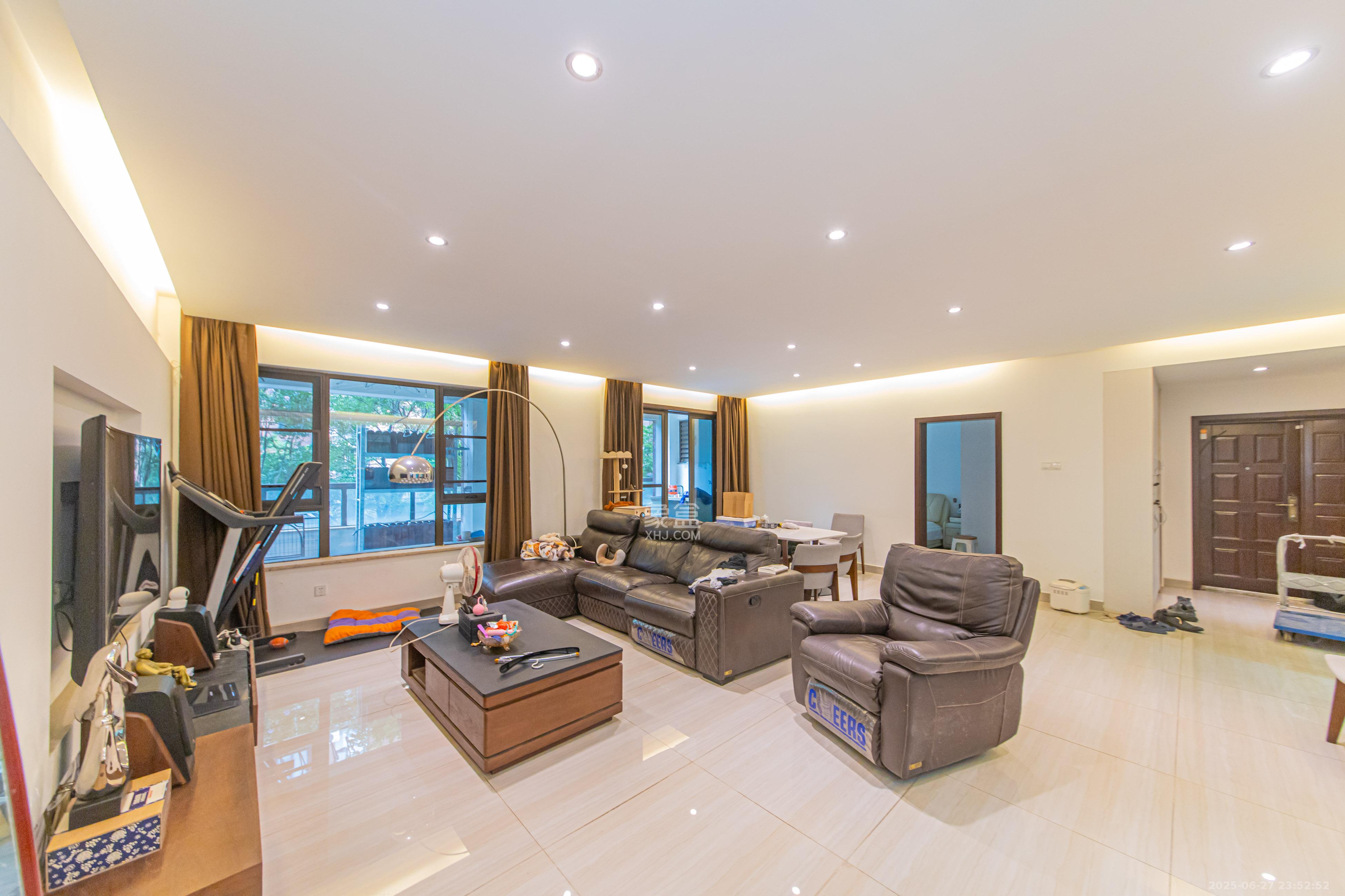 绿地公馆(绿地名邸)  4室2厅2卫    200.0万 绿地公馆(绿地名邸)  4室2厅2卫    200.0万客厅