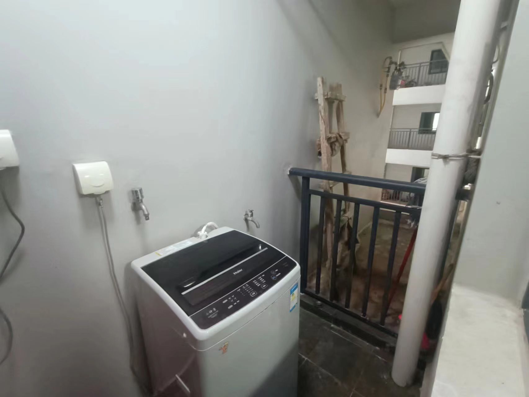 椰岛广场  3室2厅2卫    180.0万 椰岛广场  3室2厅2卫    180.0万客厅