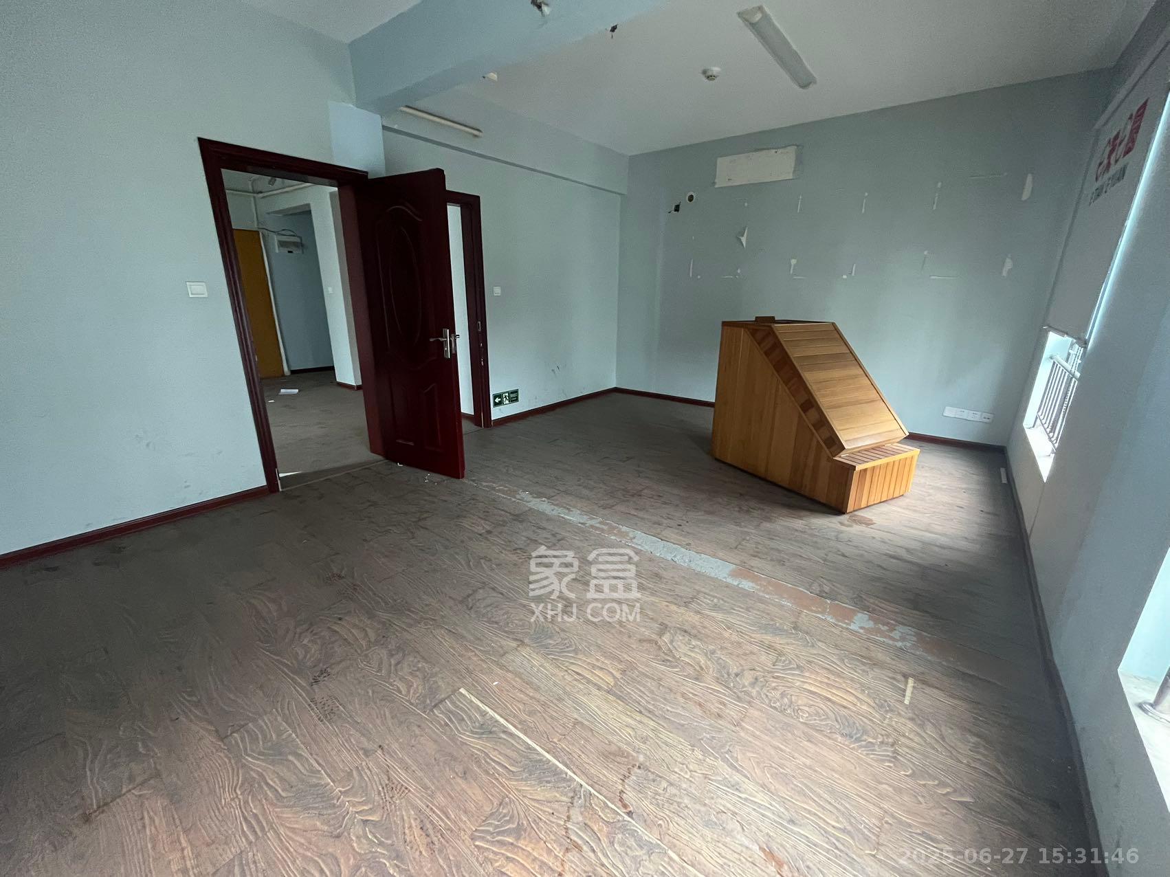 德思勤城市广场（宝格丽公寓）  1室1厅1卫    2400.0元/月室内图