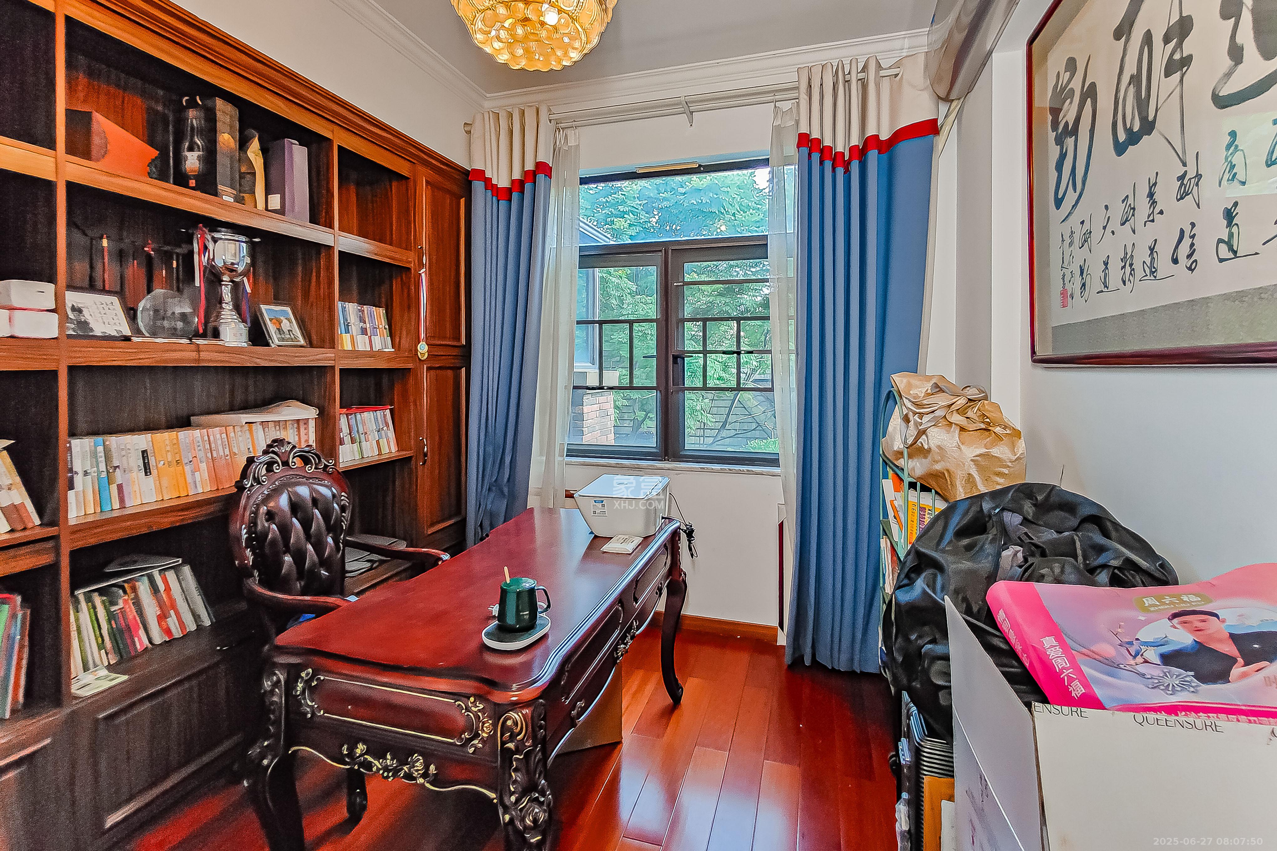 星湖湾一期洋房  4室2厅2卫    157.8万卧室