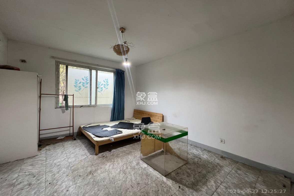 学府华庭 3室2厅2卫 1600.0元/月 学府华庭 3室2厅2卫 1600.0元/月室内图