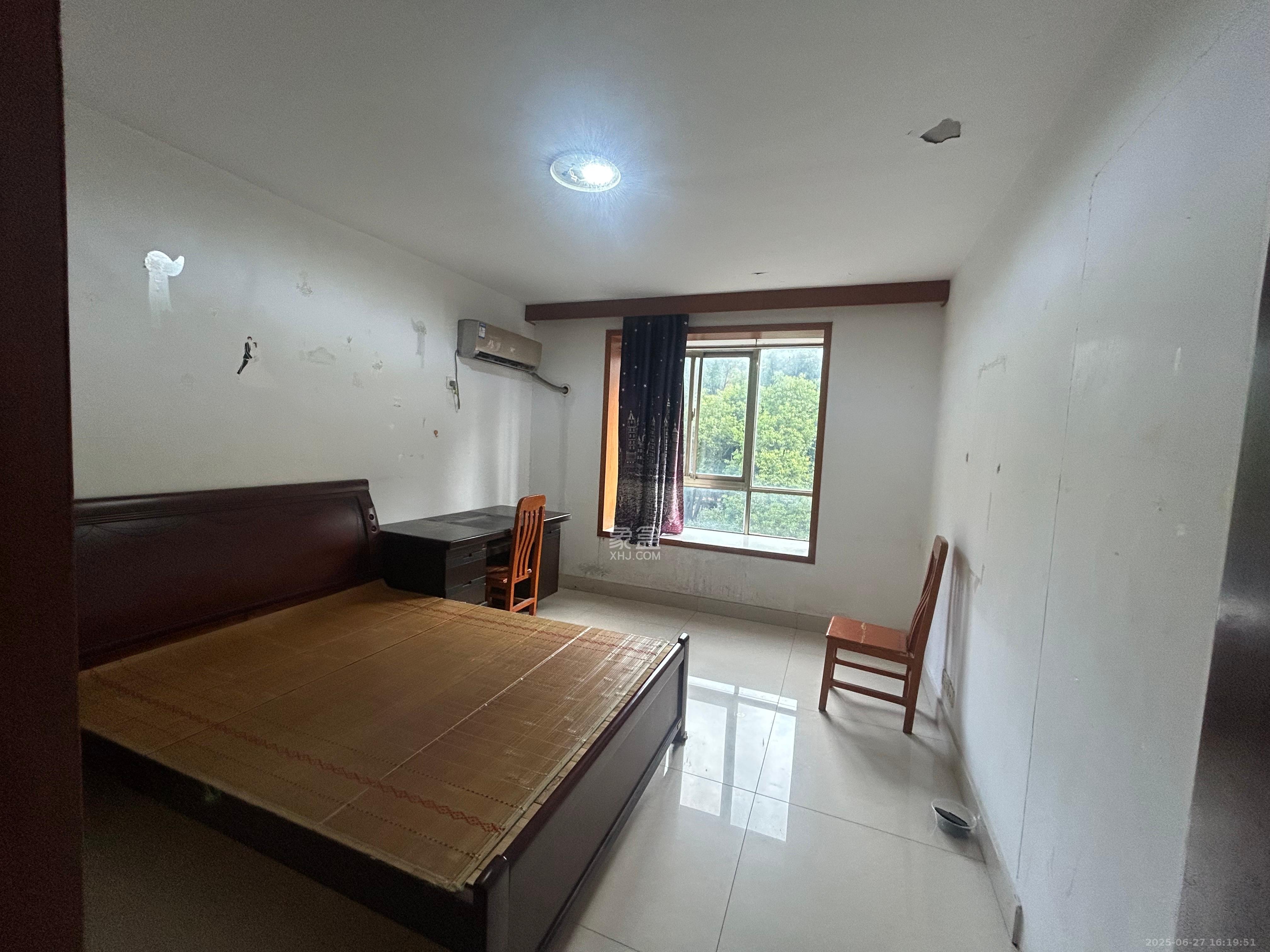 涉外花园  3室2厅1卫    2000.0元/月室内图