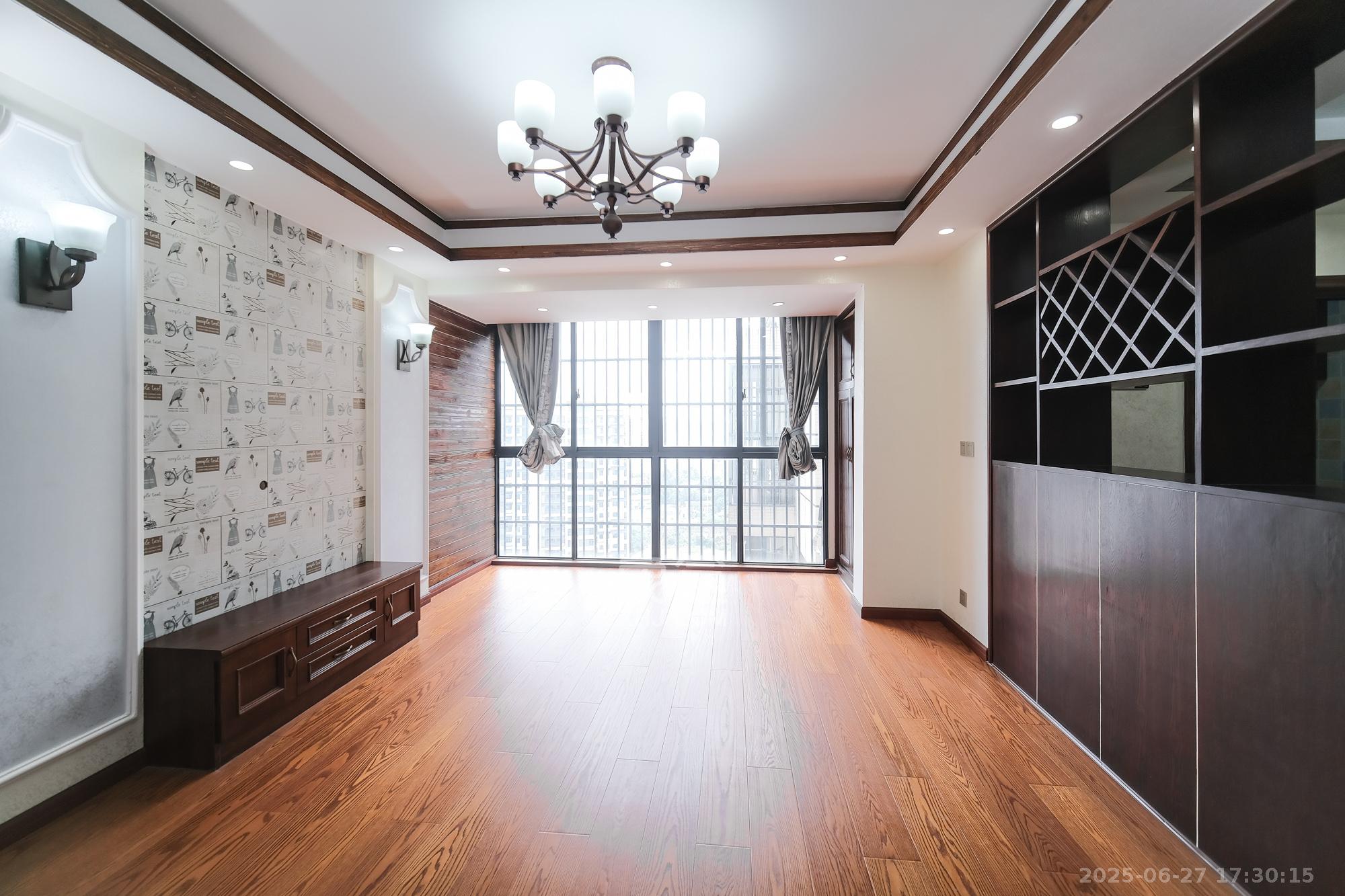 和悦城(蟠龙景苑) 3室2厅1卫 65.8万 和悦城(蟠龙景苑) 3室2厅1卫 65.8万客厅