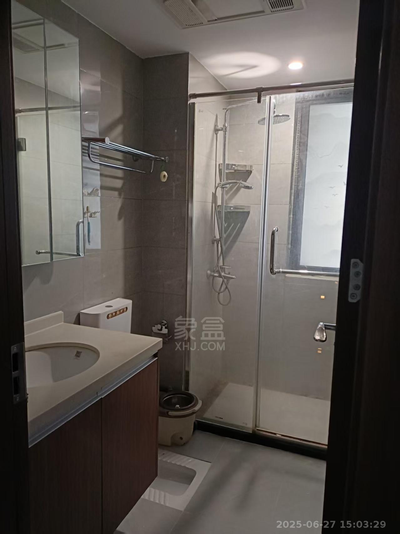 城际空间站 3室2厅2卫 1800.0元/月 城际空间站 3室2厅2卫 1800.0元/月室内图